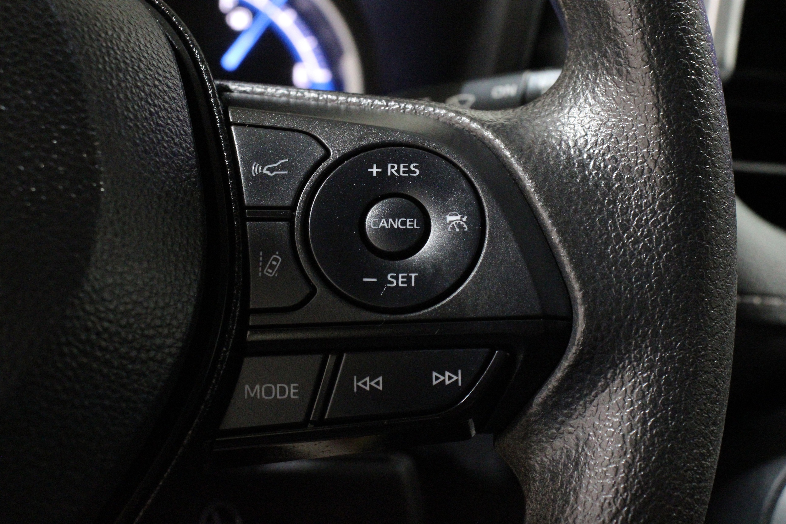 2024 Toyota RAV4 LE - Photo 10