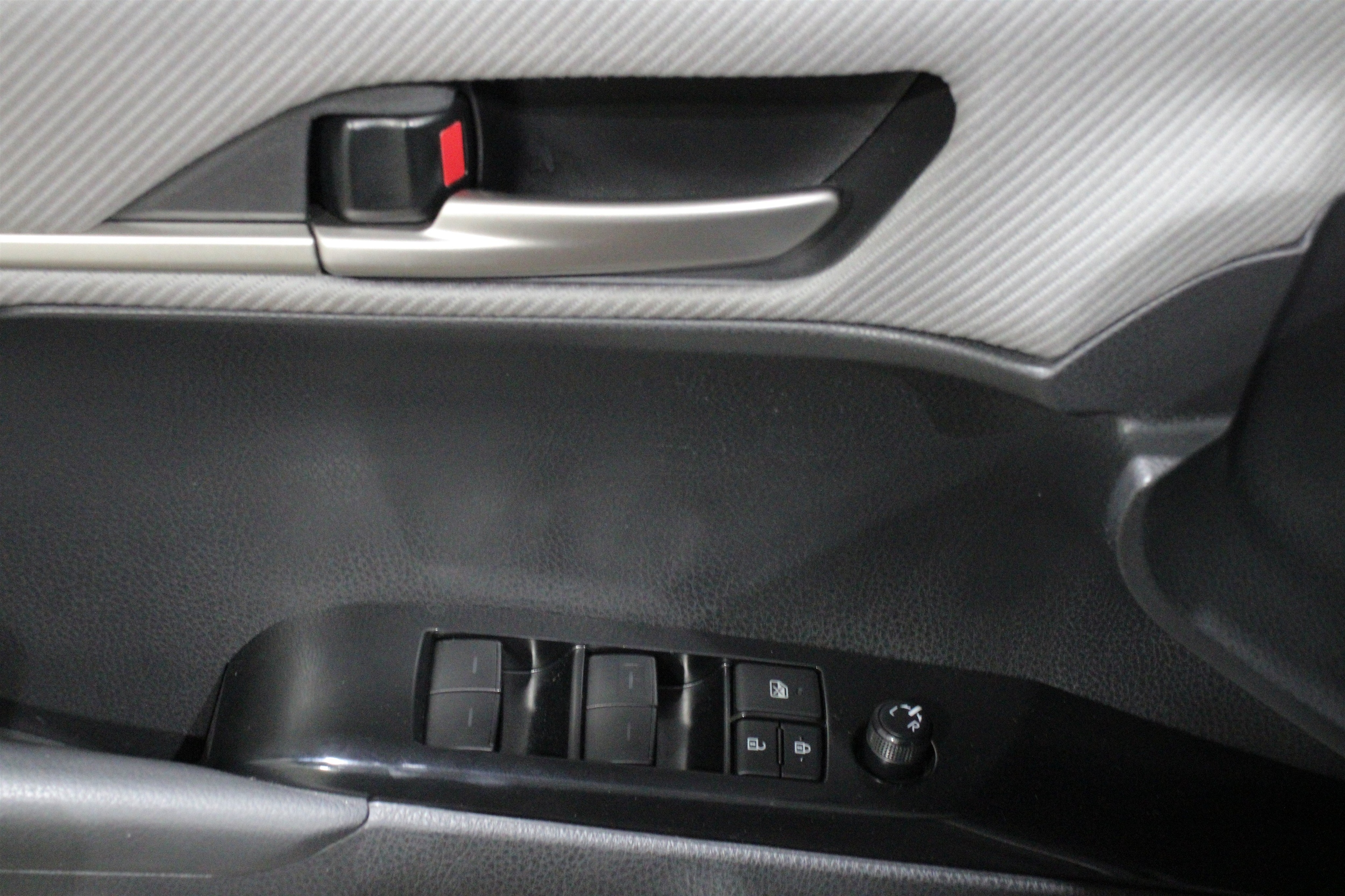 2025 Toyota Camry SE - Photo 7