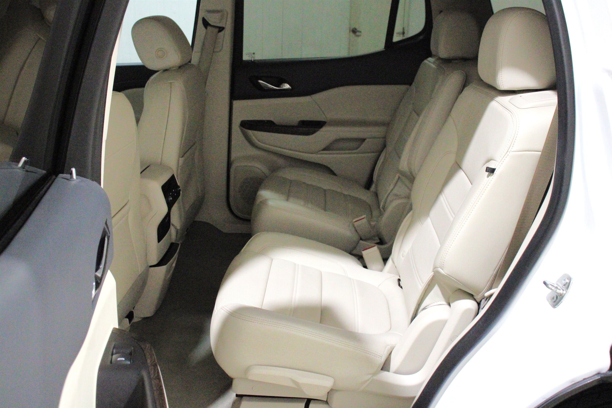 2023 GMC Acadia Denali - Photo 24