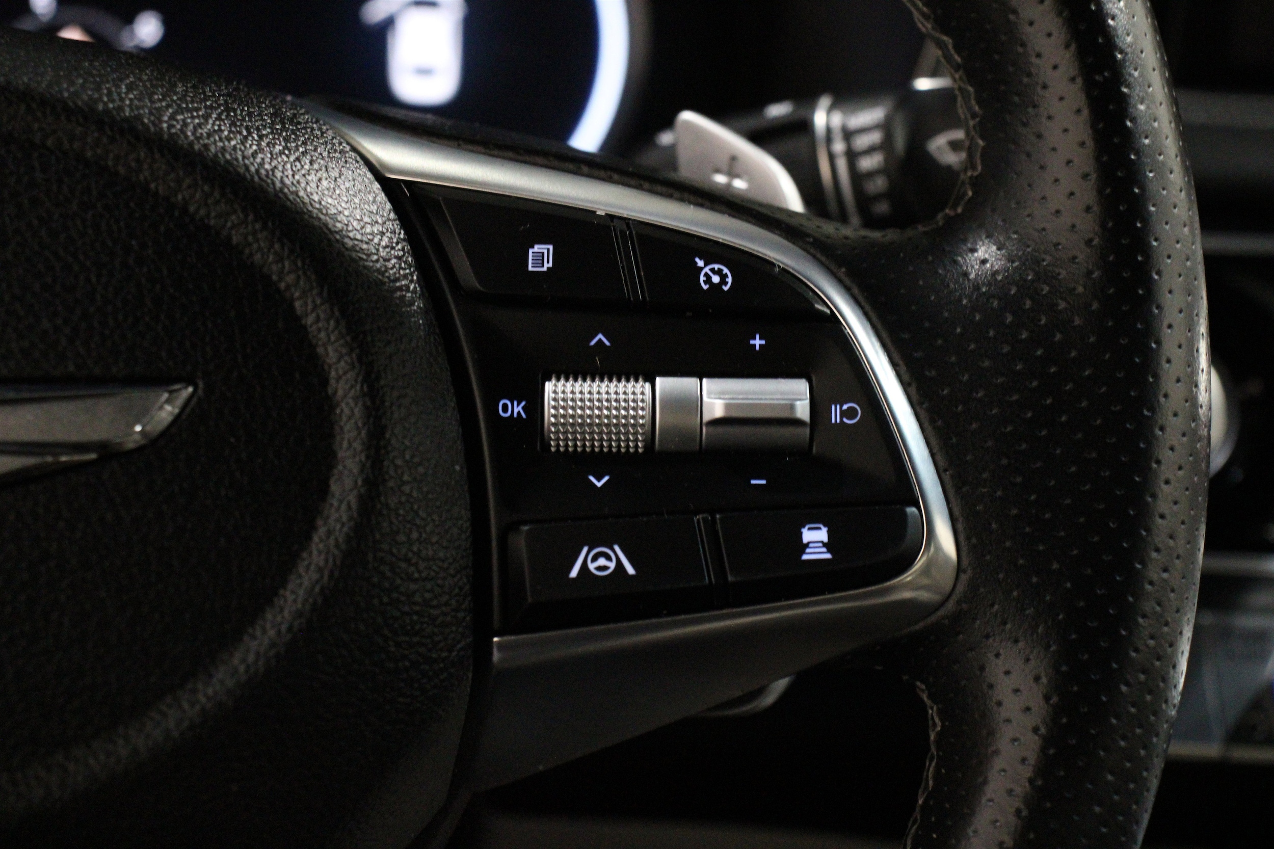 2022 GENESIS G70 Standard - Photo 10