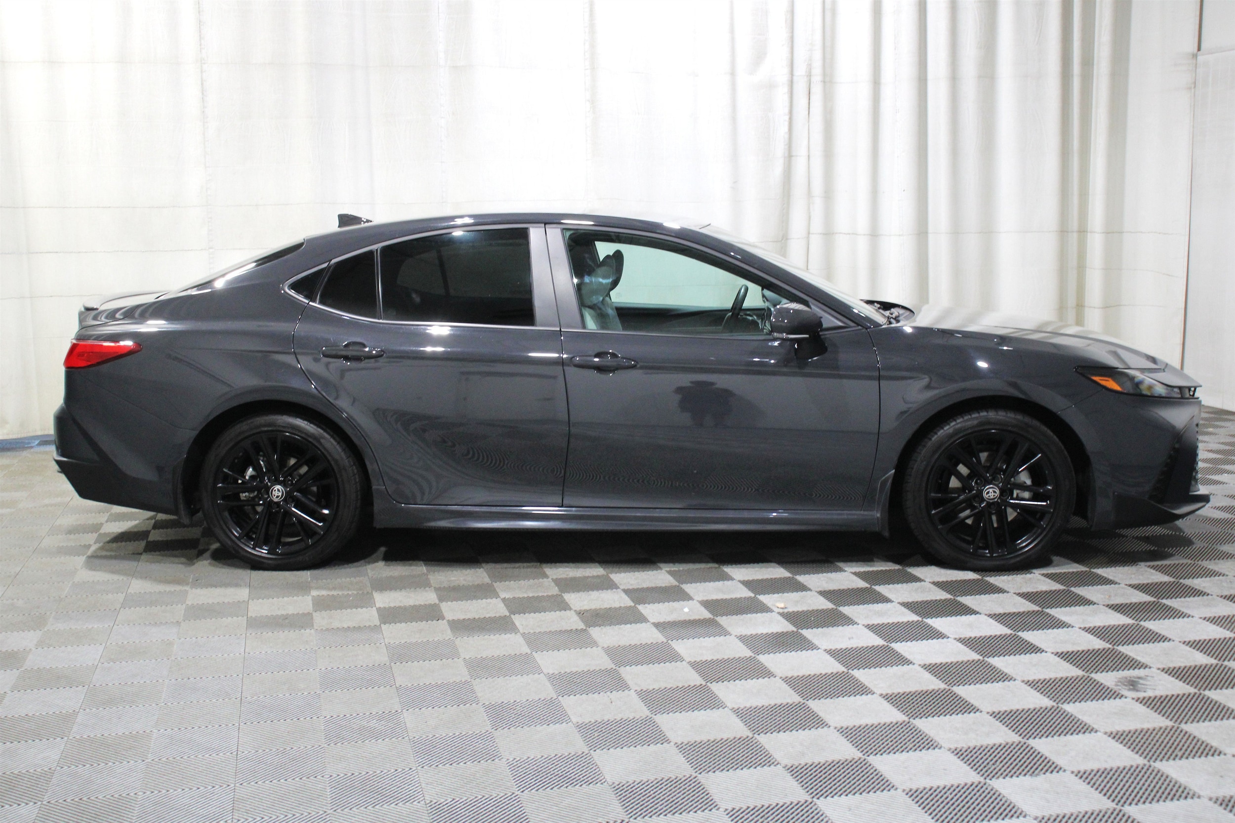 2025 Toyota Camry SE - Photo 30
