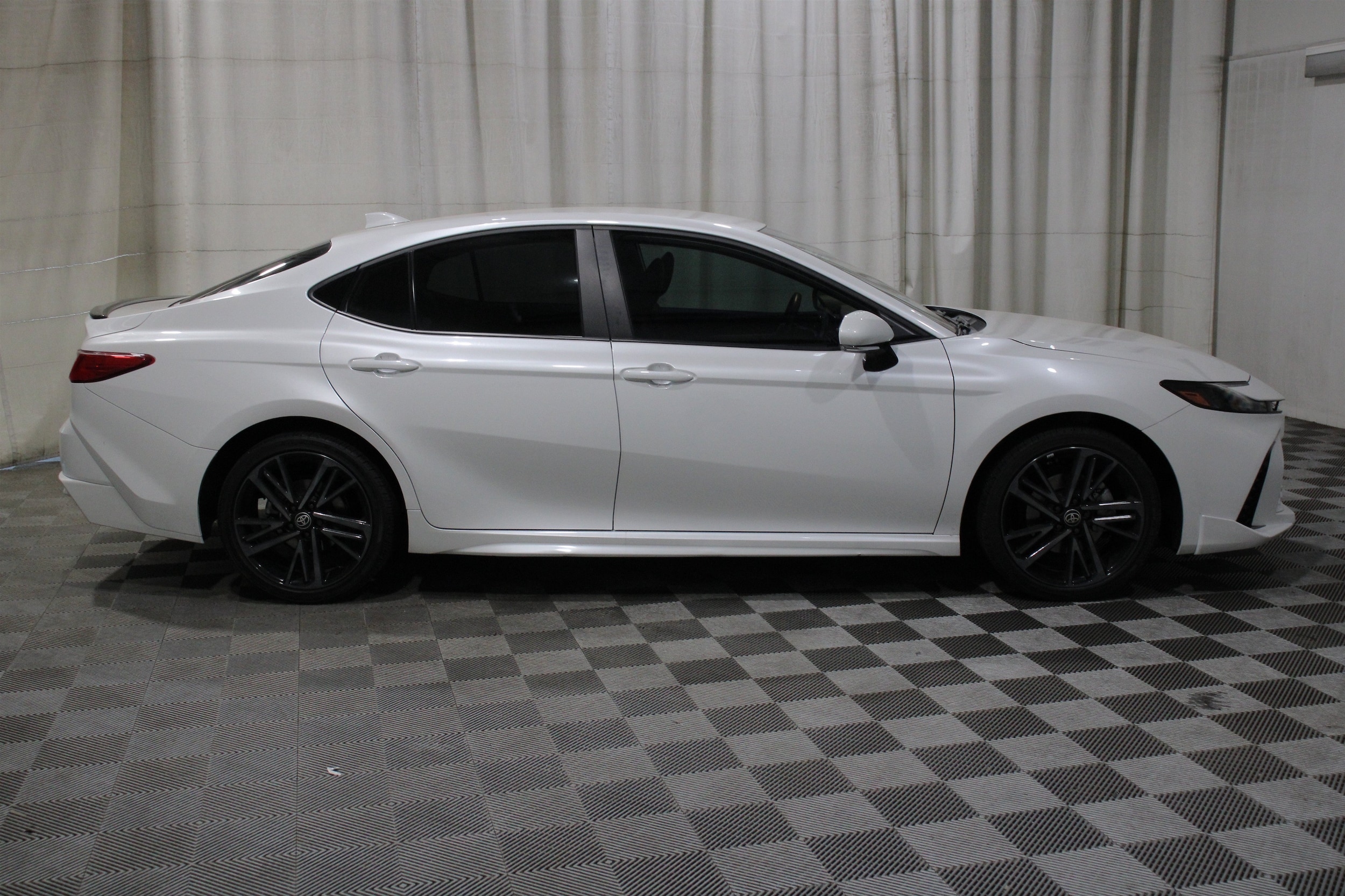 2025 Toyota Camry XSE - Photo 32