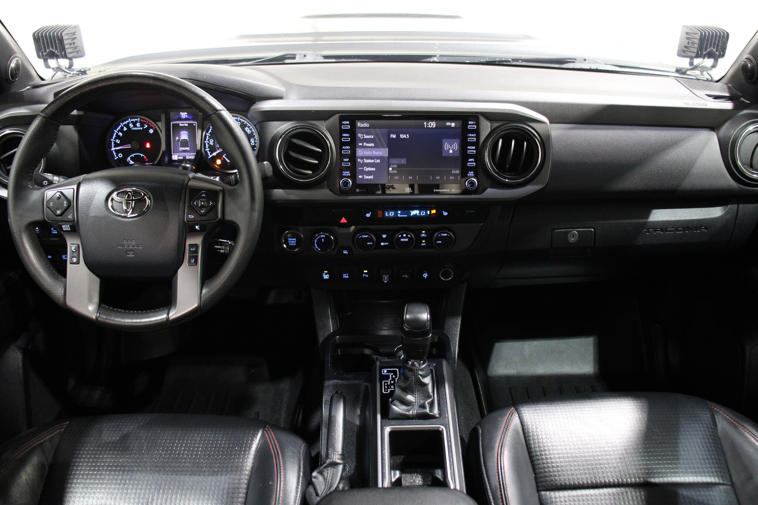 2020 Toyota Tacoma SR5 photo 2