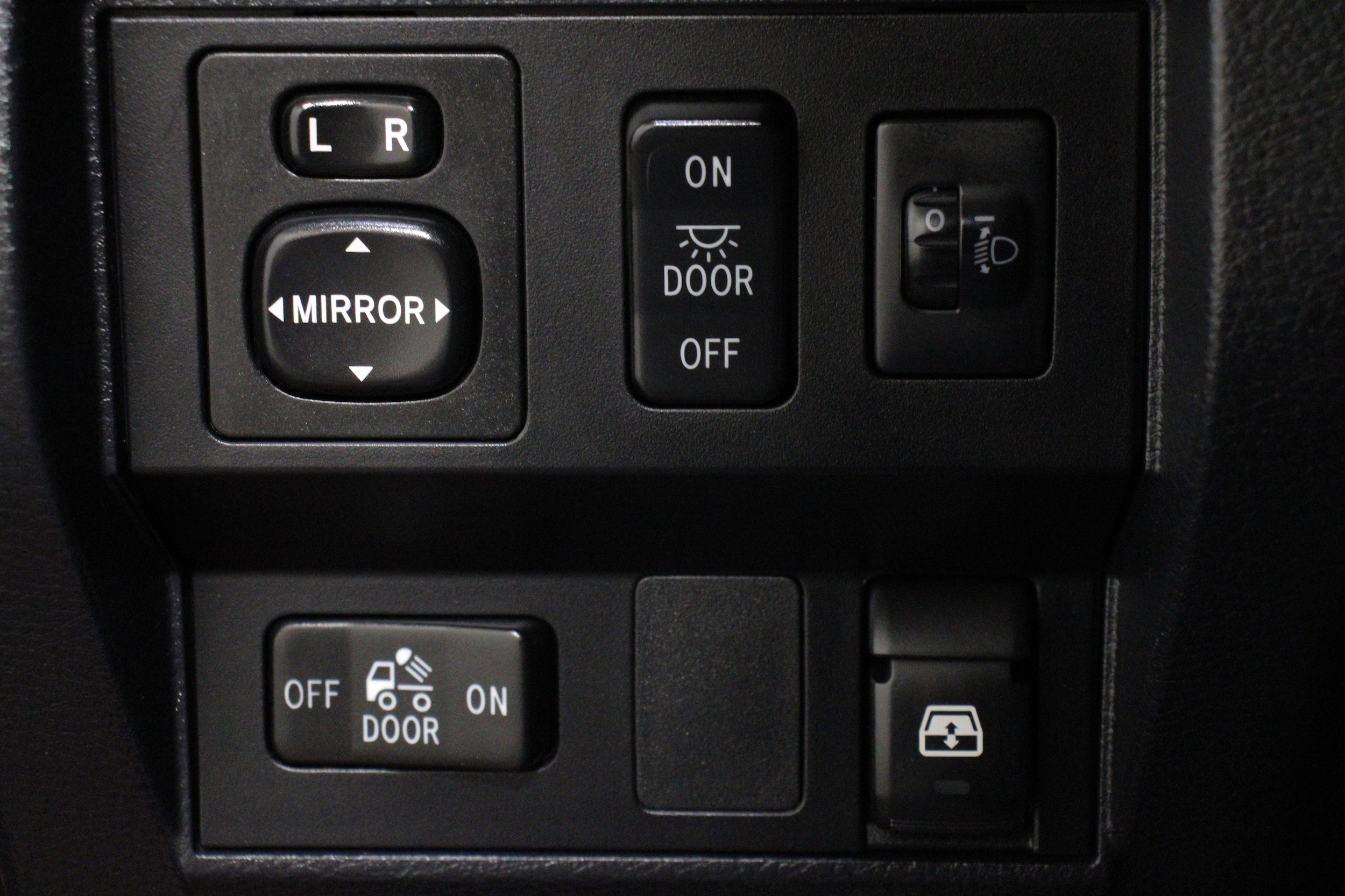 2016 Toyota Tundra Limited - Photo 11