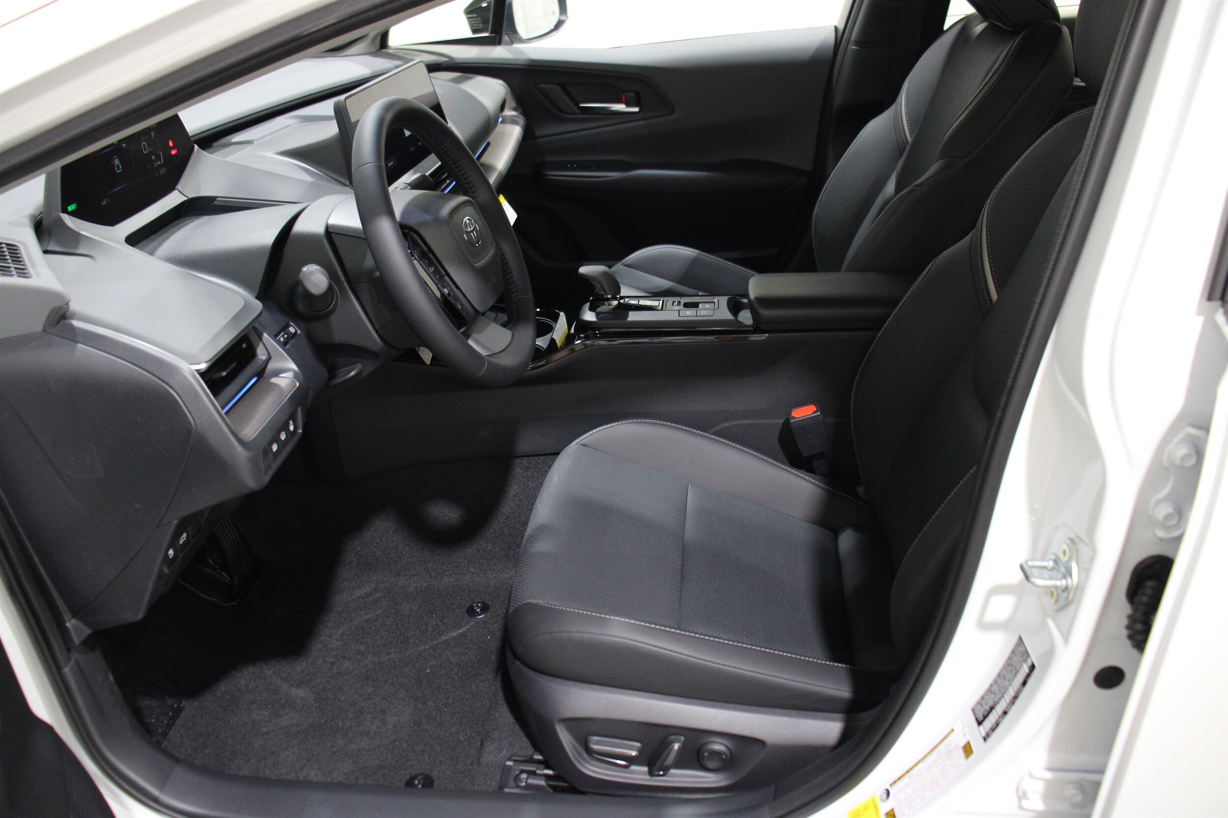2025 Toyota Prius Limited photo 2