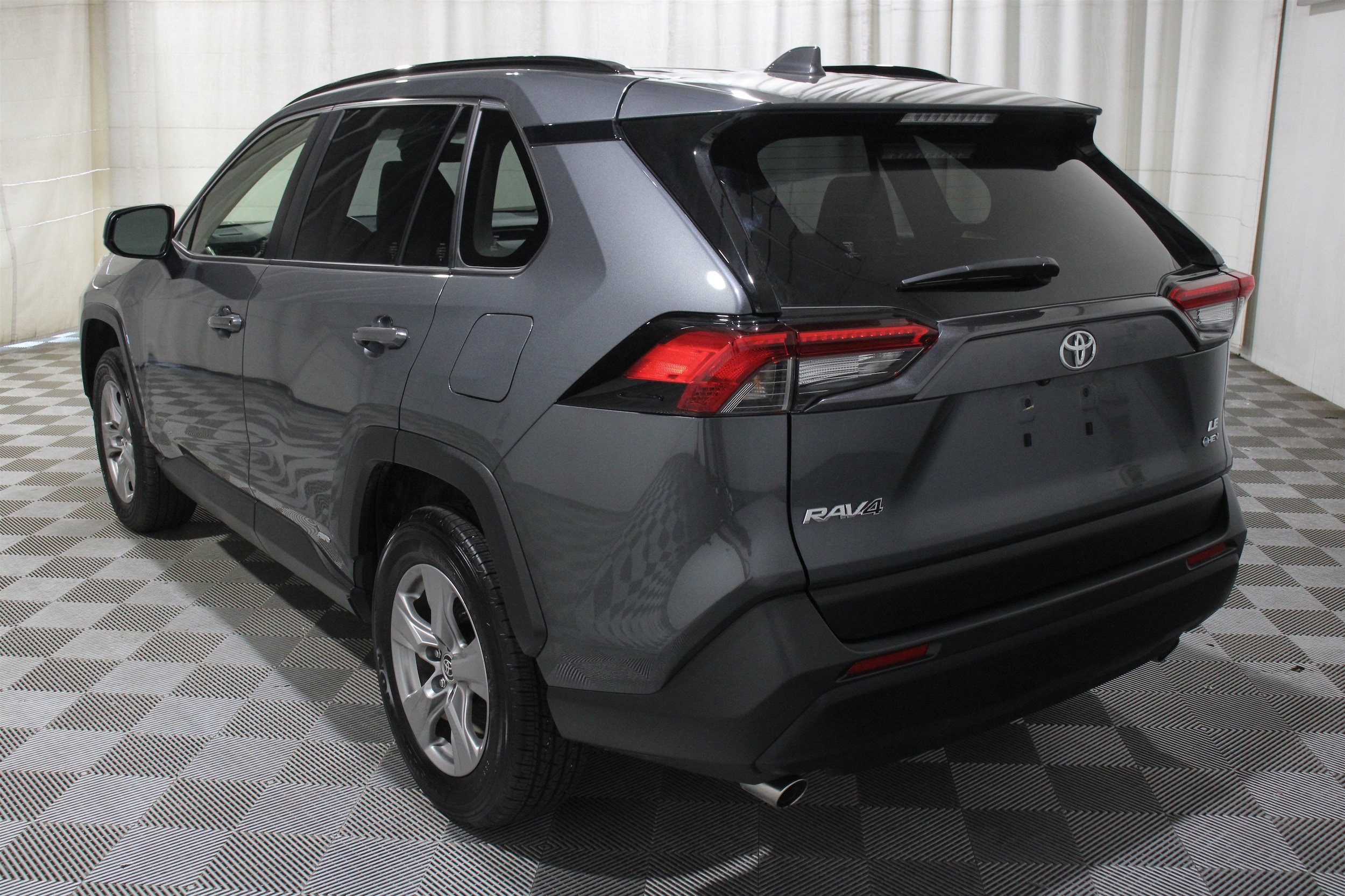 2025 Toyota RAV4 LE - Photo 34