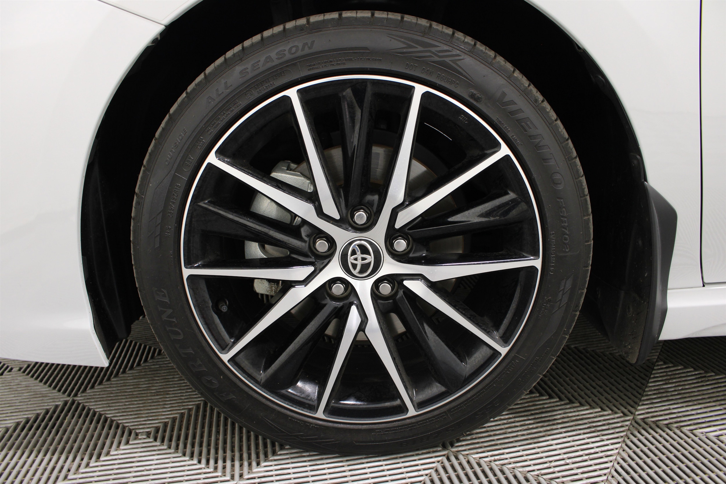 2024 Toyota Camry SE - Photo 33