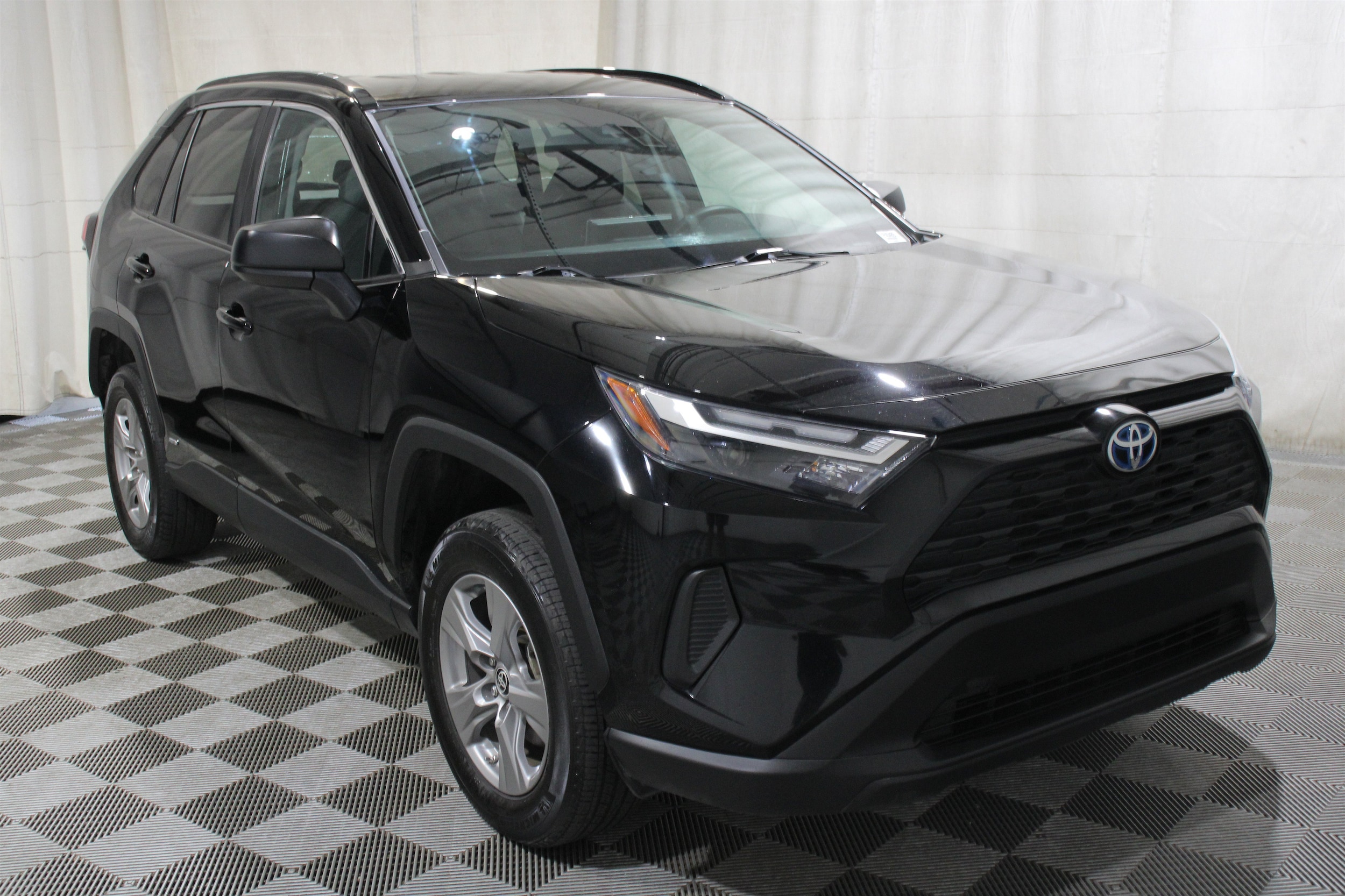 2024 Toyota RAV4 LE - Photo 29