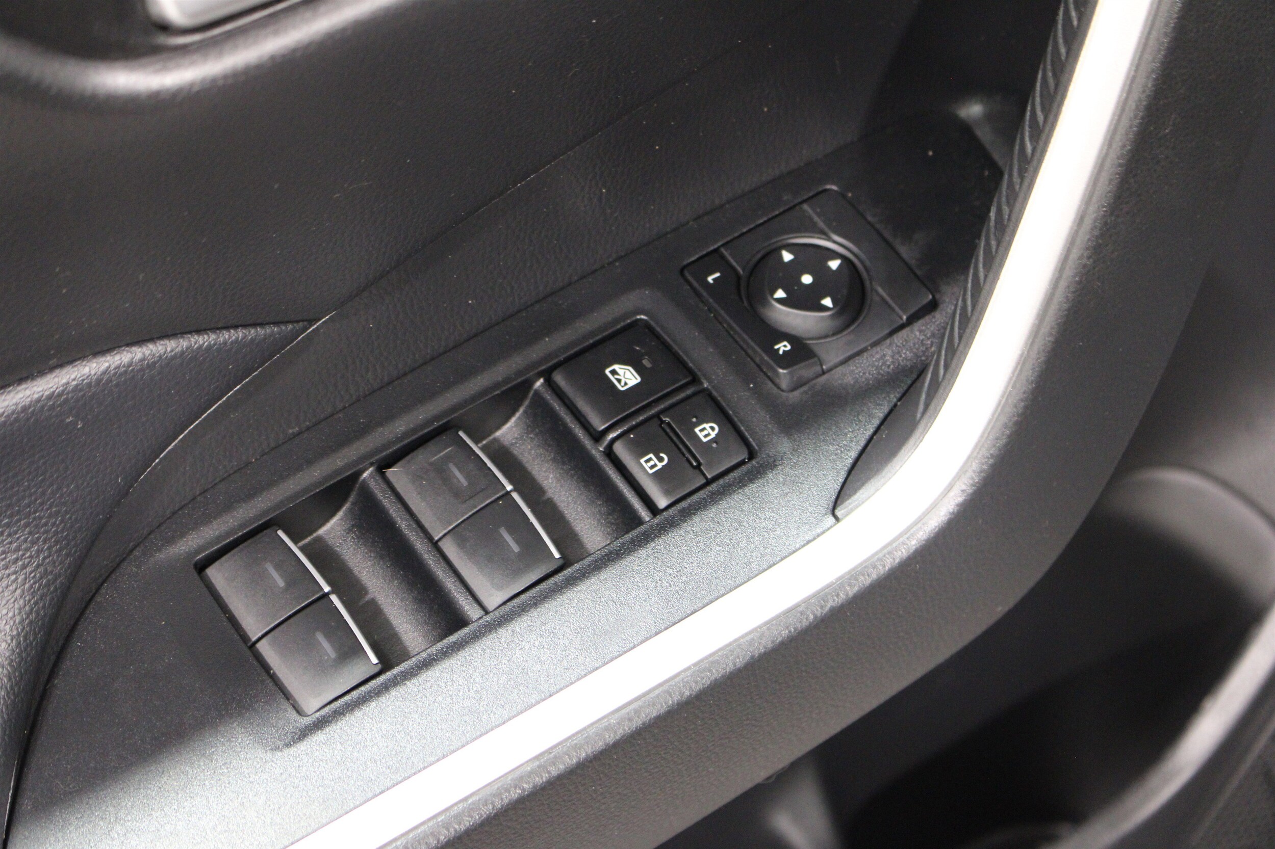 2023 Toyota RAV4 XLE - Photo 7