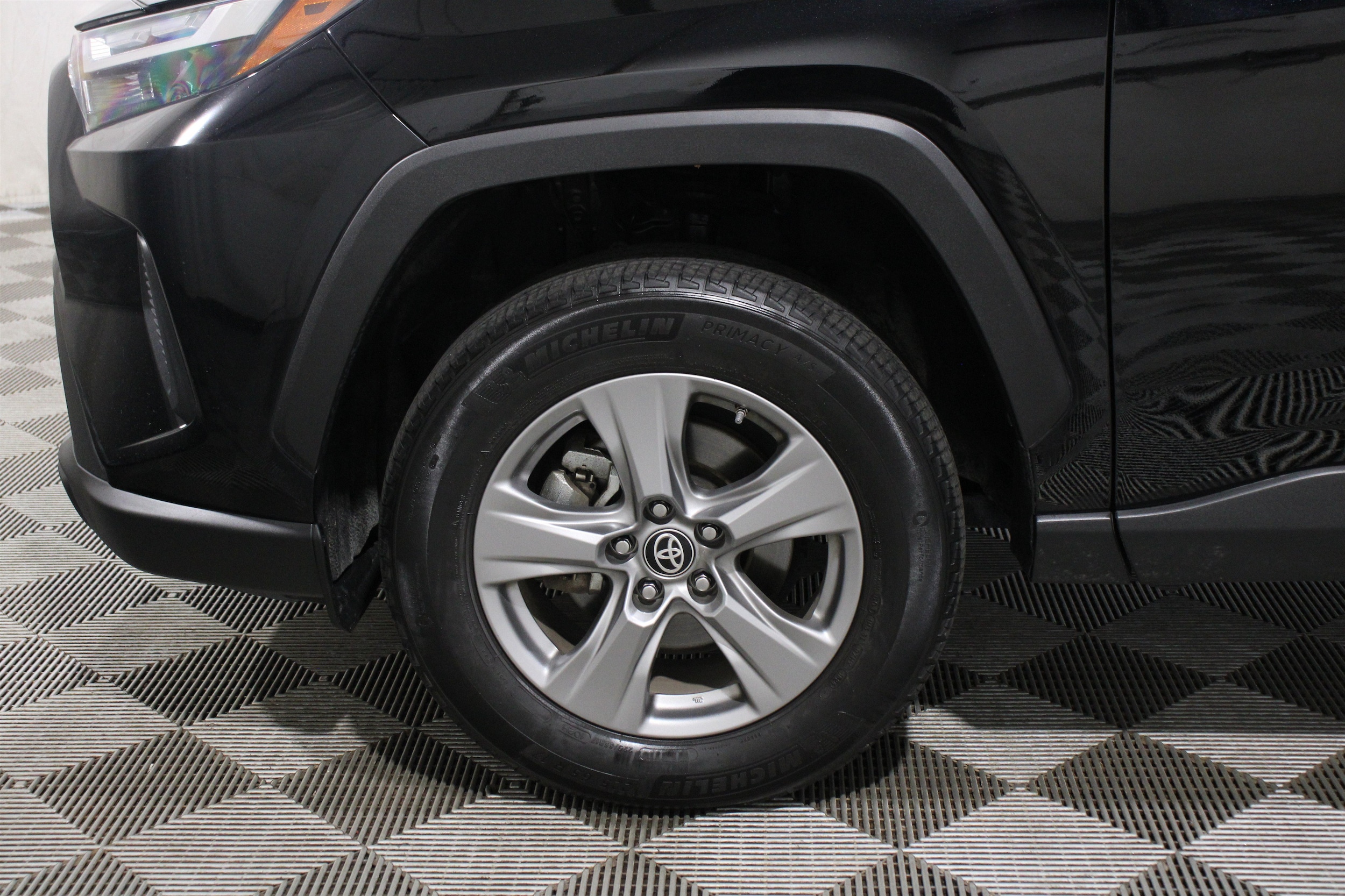 2024 Toyota RAV4 LE - Photo 37