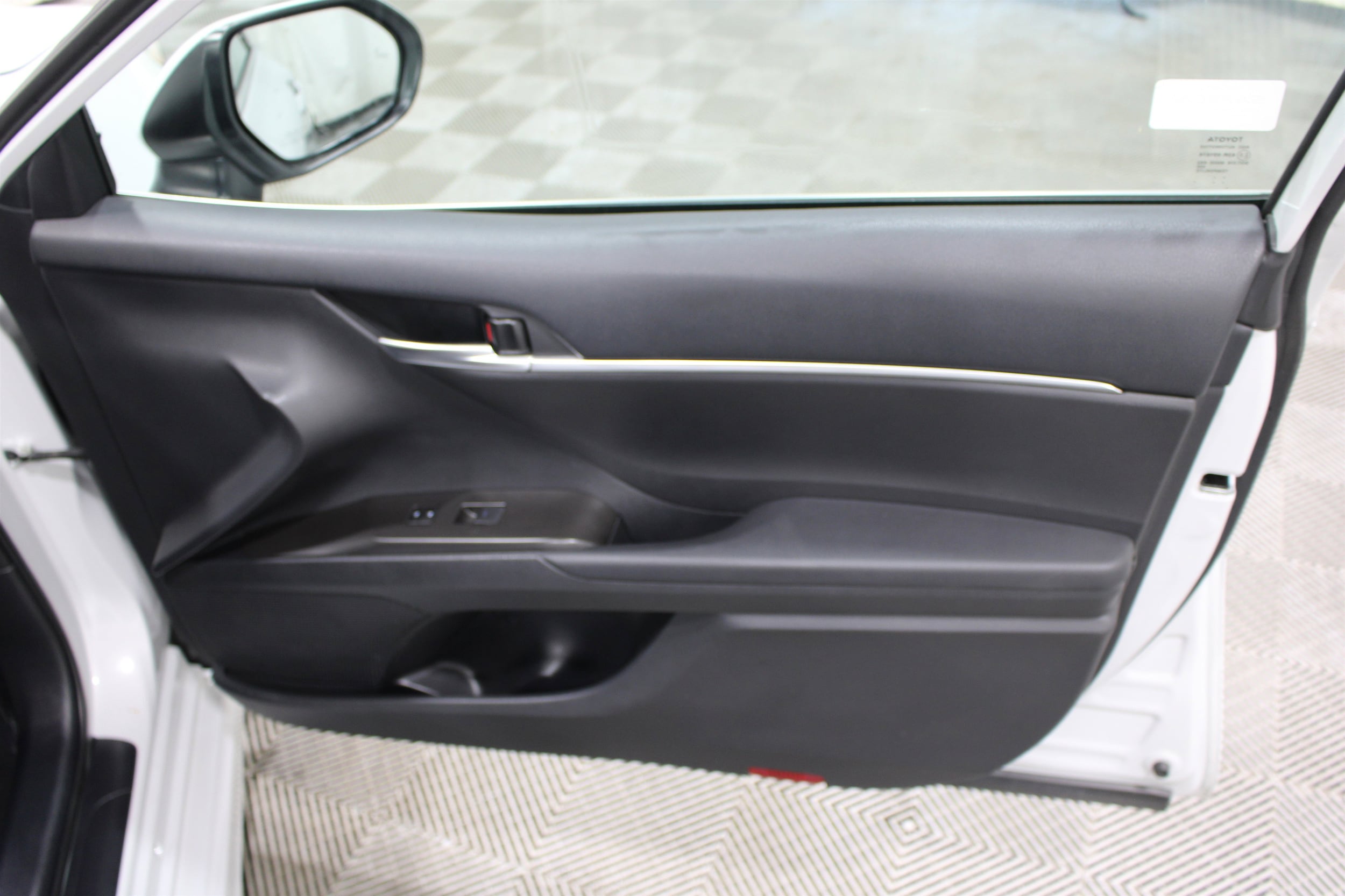2024 Toyota Camry SE - Photo 24