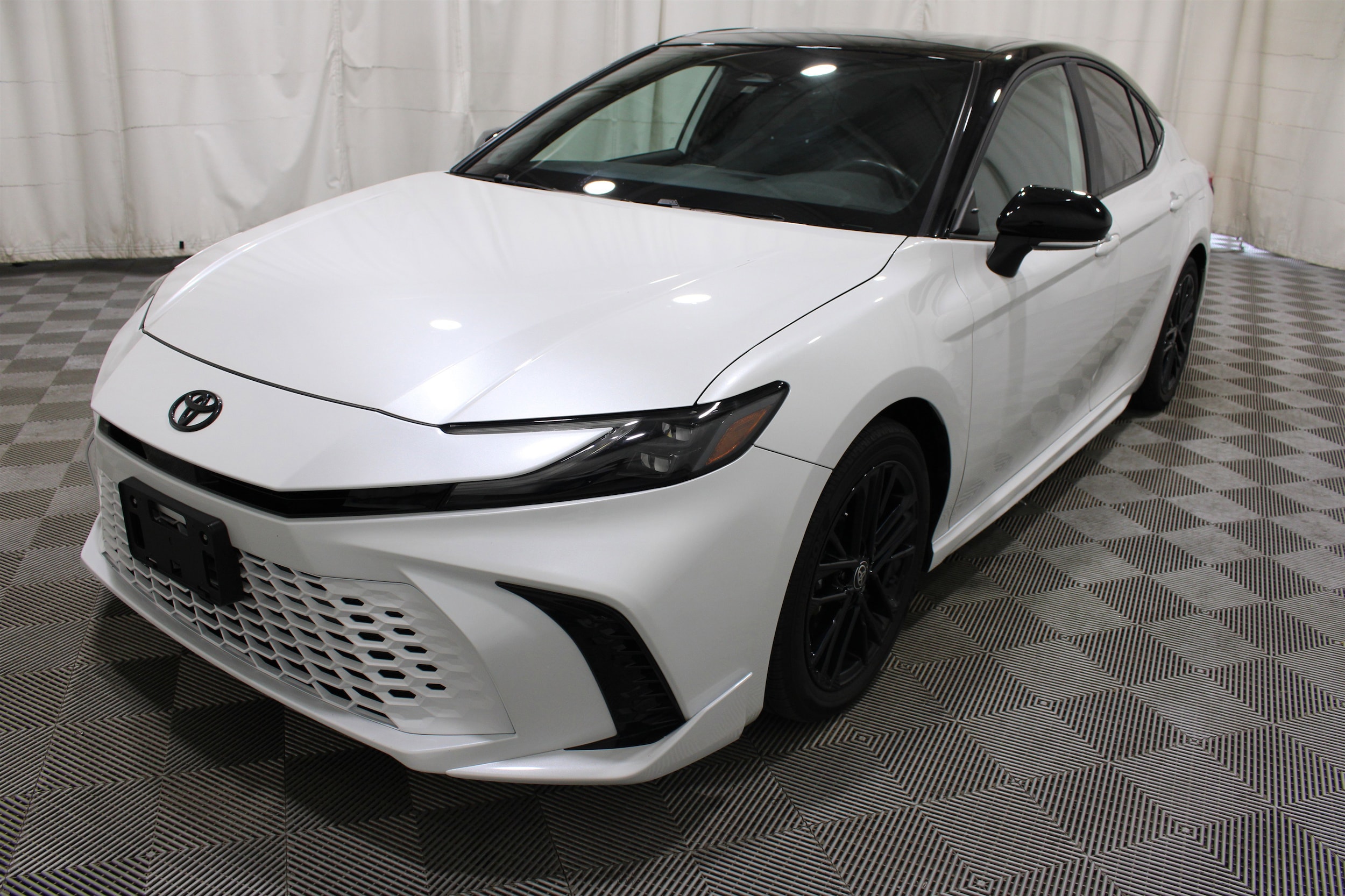 2025 Toyota Camry XSE - Photo 32