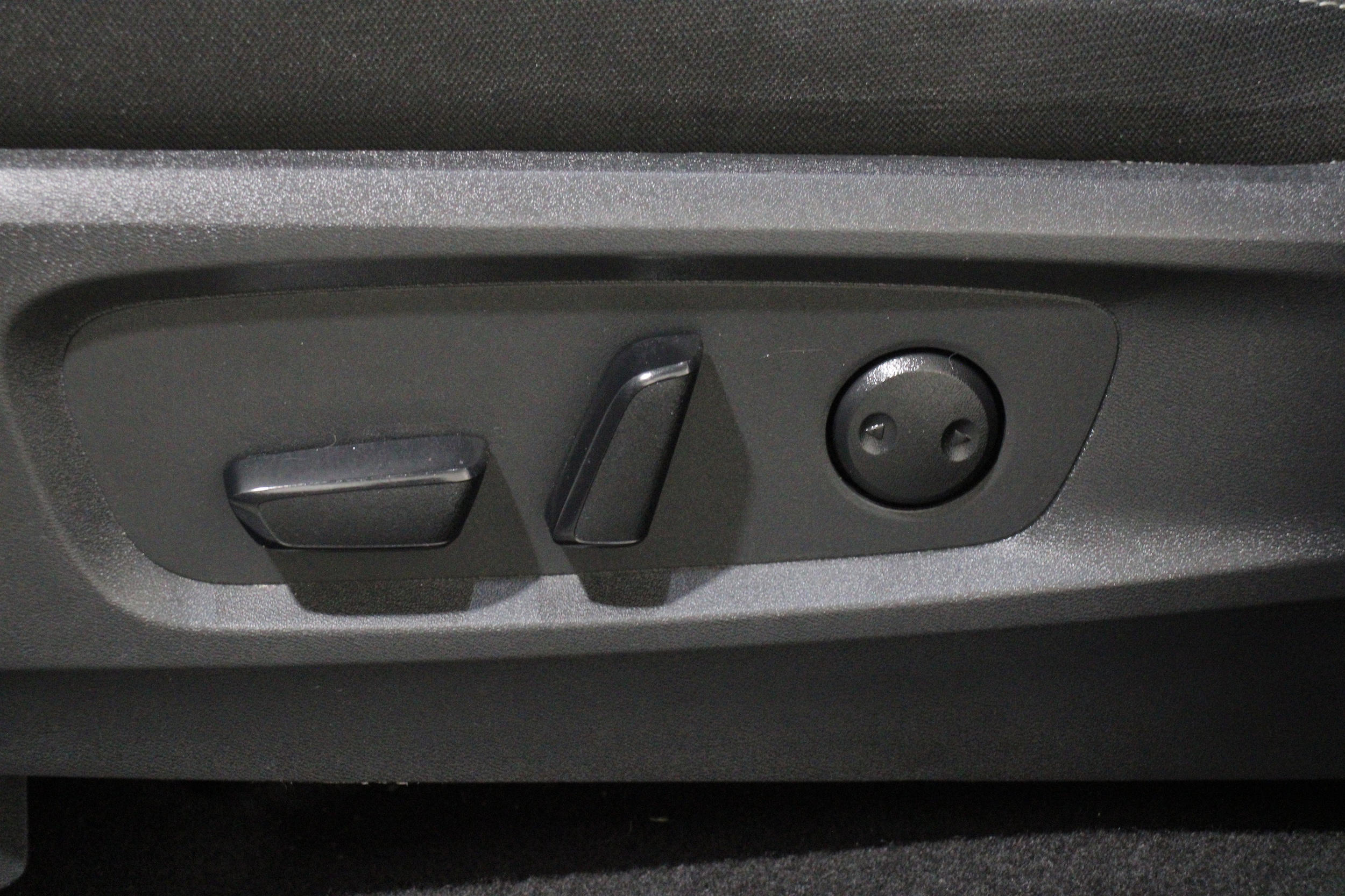 2025 Nissan Pathfinder SV - Photo 4