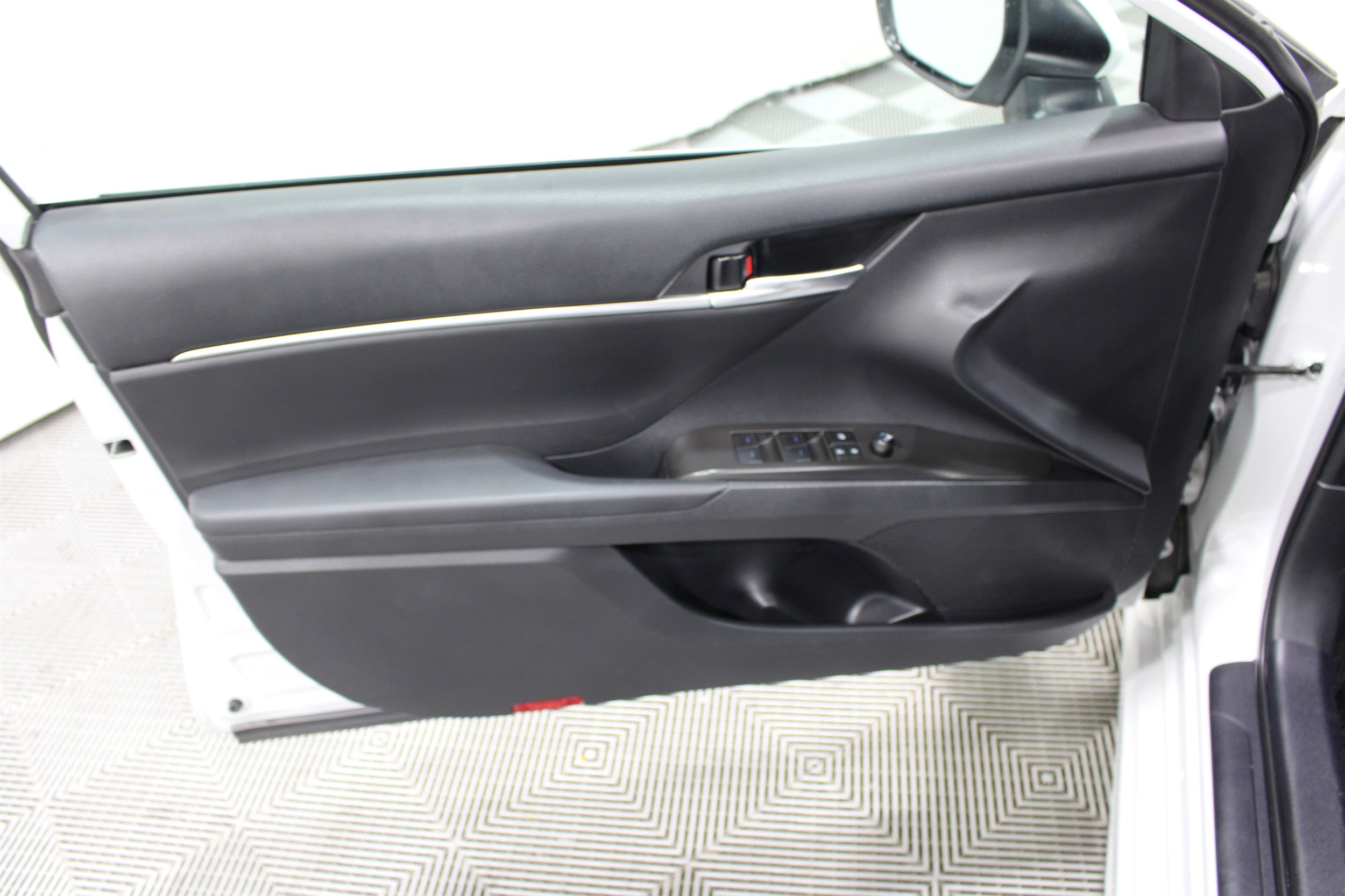 2024 Toyota Camry SE - Photo 6