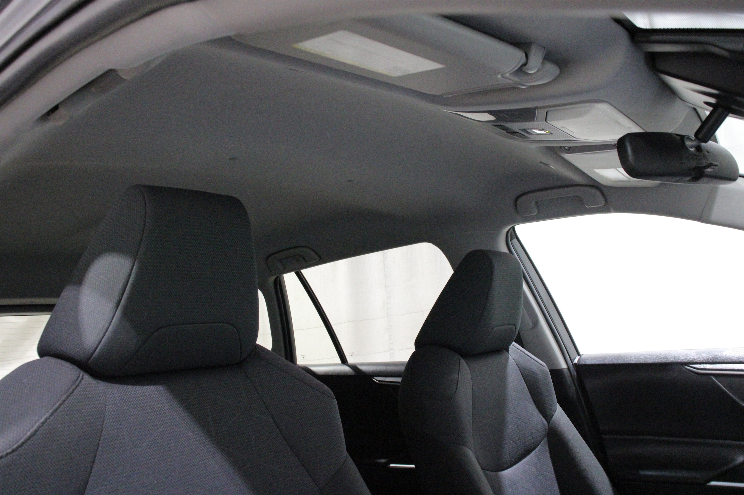 2025 Toyota RAV4 XLE - Photo 28