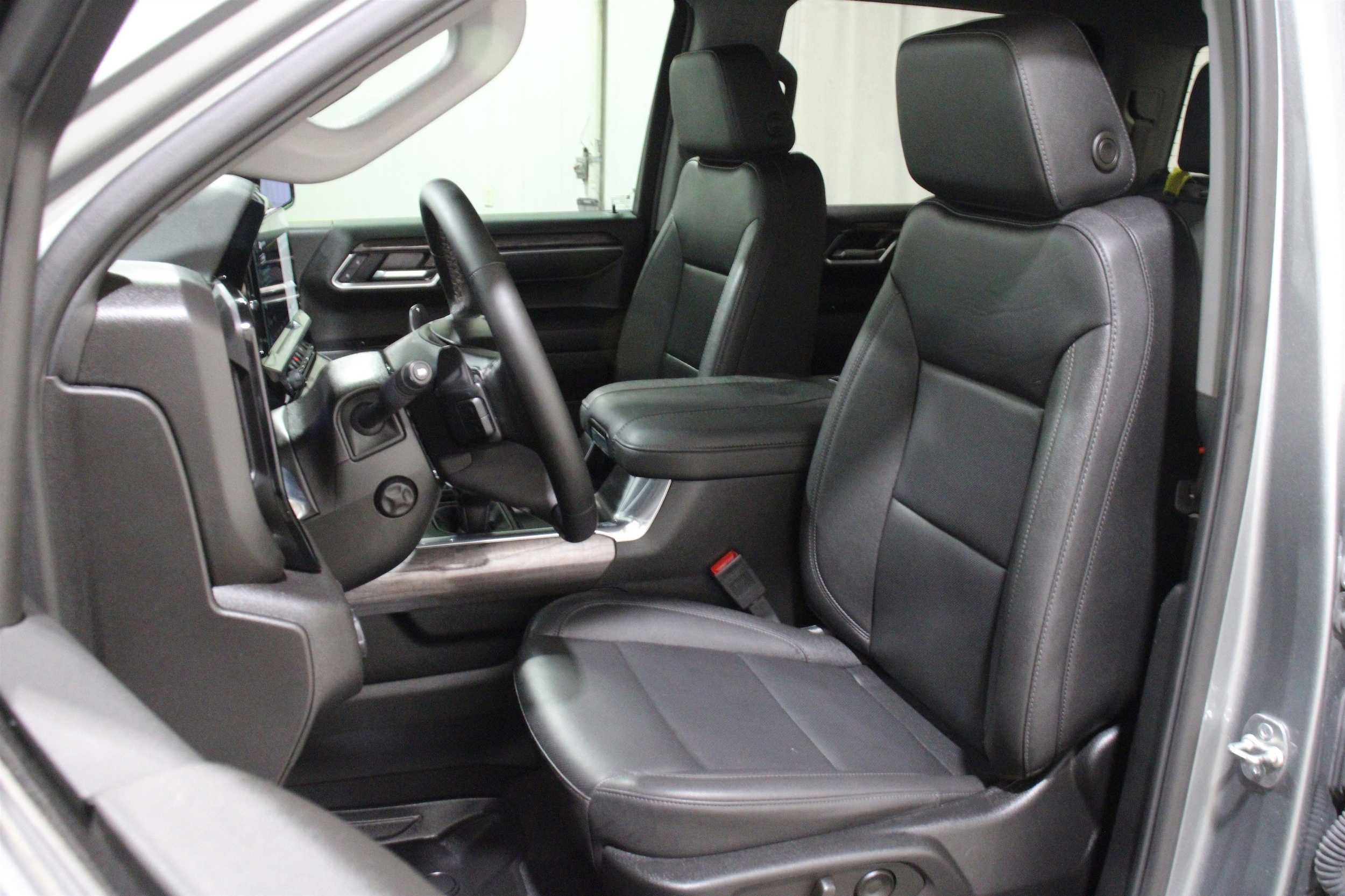 2025 Chevrolet Silverado 1500 LTZ - Photo 5