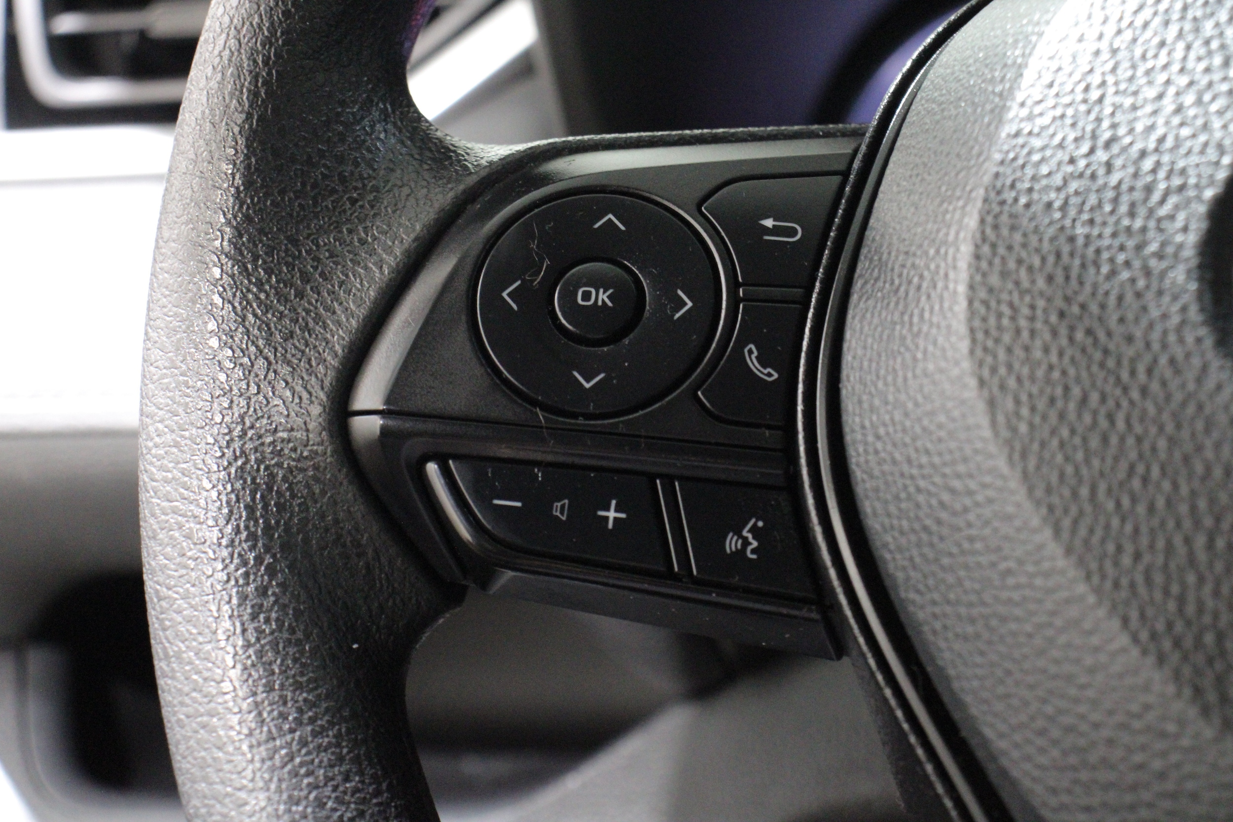 2024 Toyota RAV4 LE - Photo 9