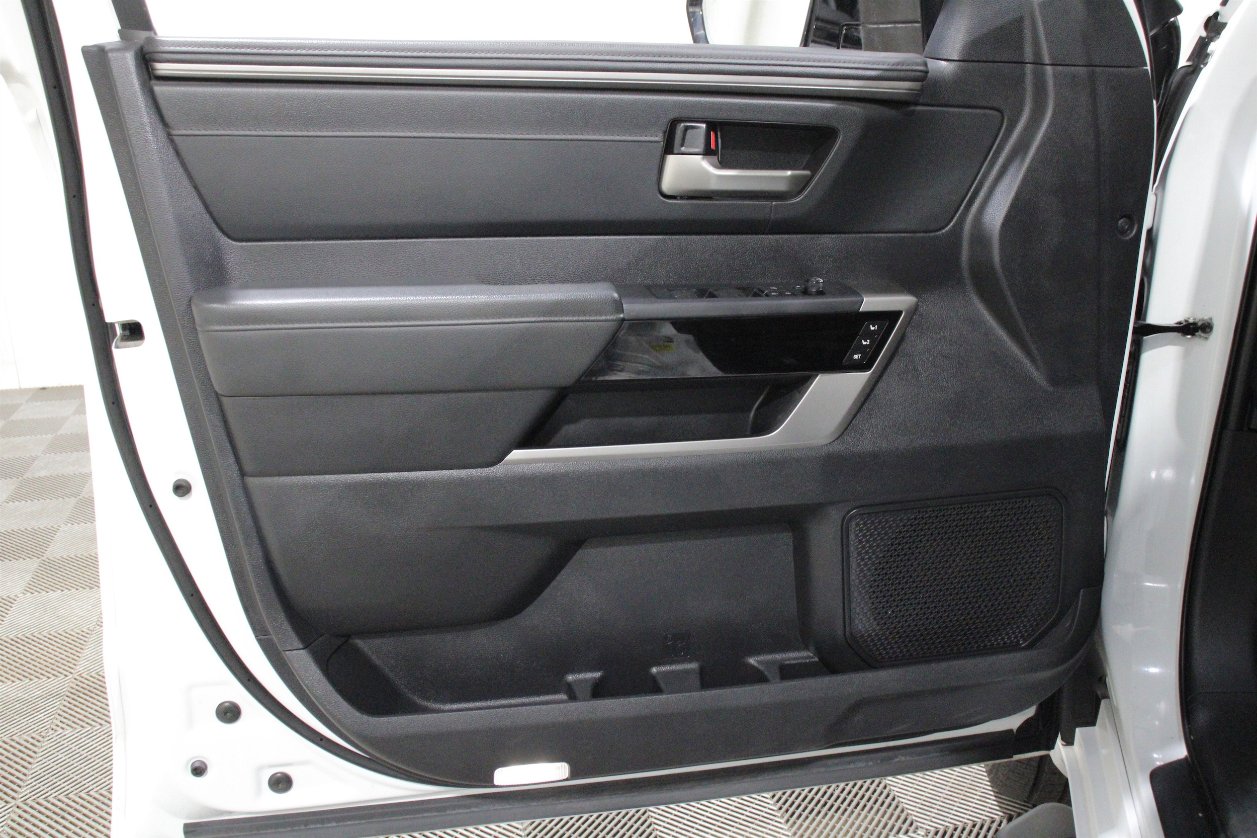 2023 Toyota Tundra Limited - Photo 6
