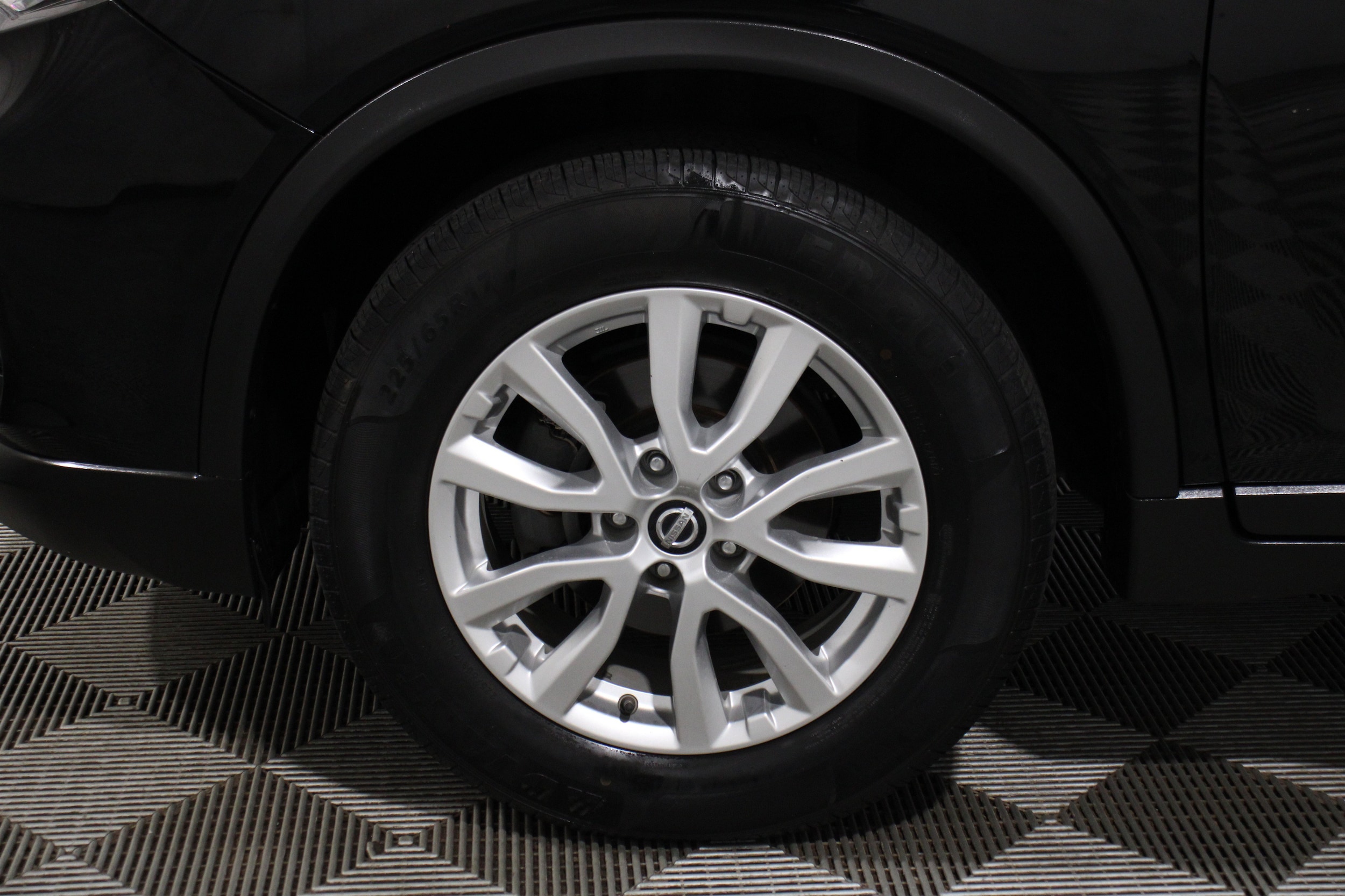 2017 Nissan Rogue SV - Photo 35