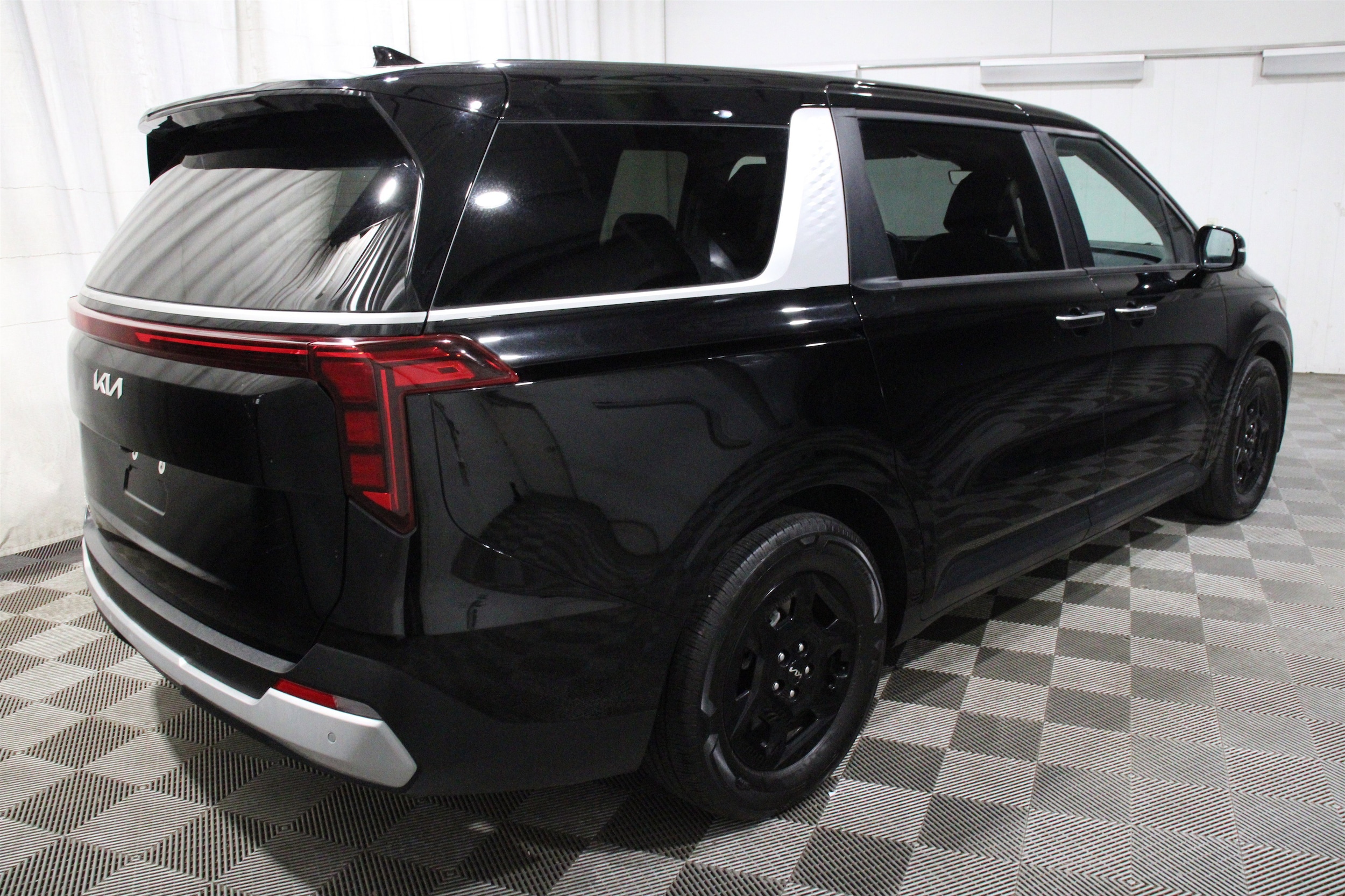 2025 Kia Carnival LXS - Photo 34