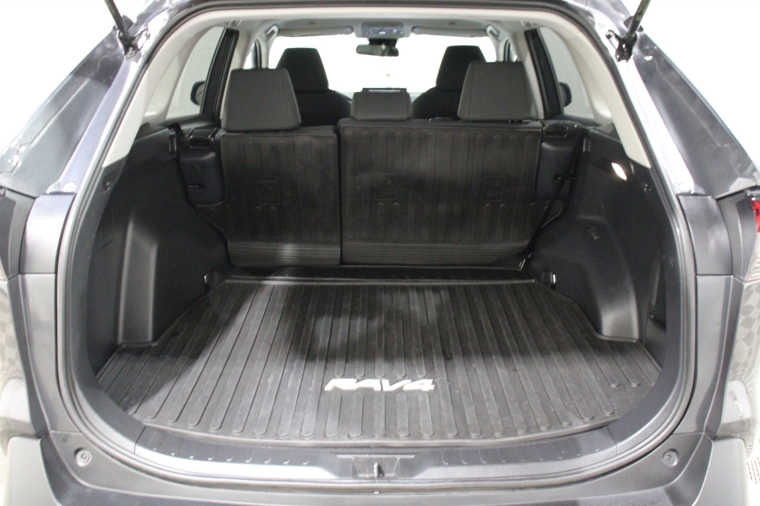 2024 Toyota RAV4 LE - Photo 24