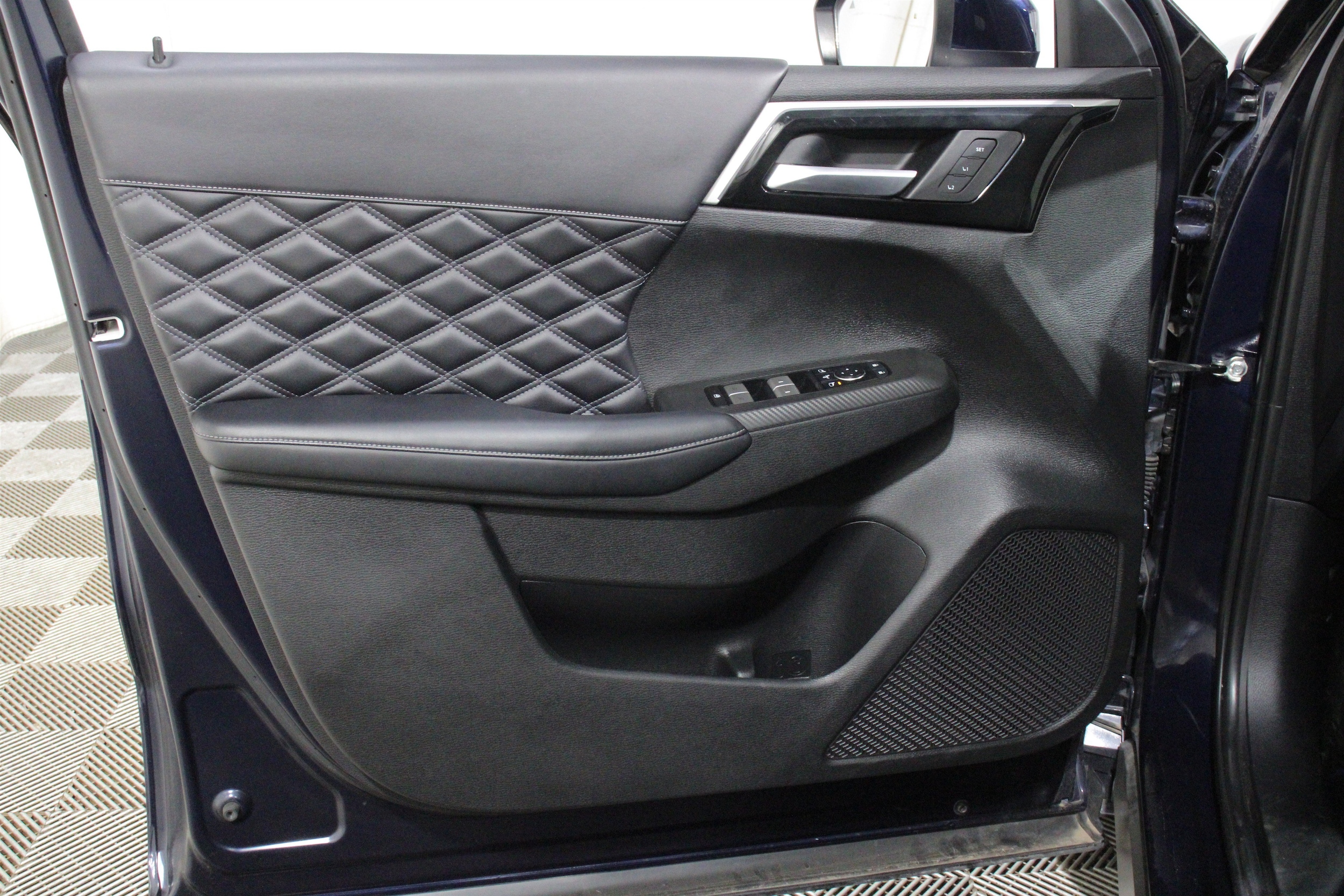 2023 Mitsubishi Outlander Plug-In Hybrid SEL - Photo 6