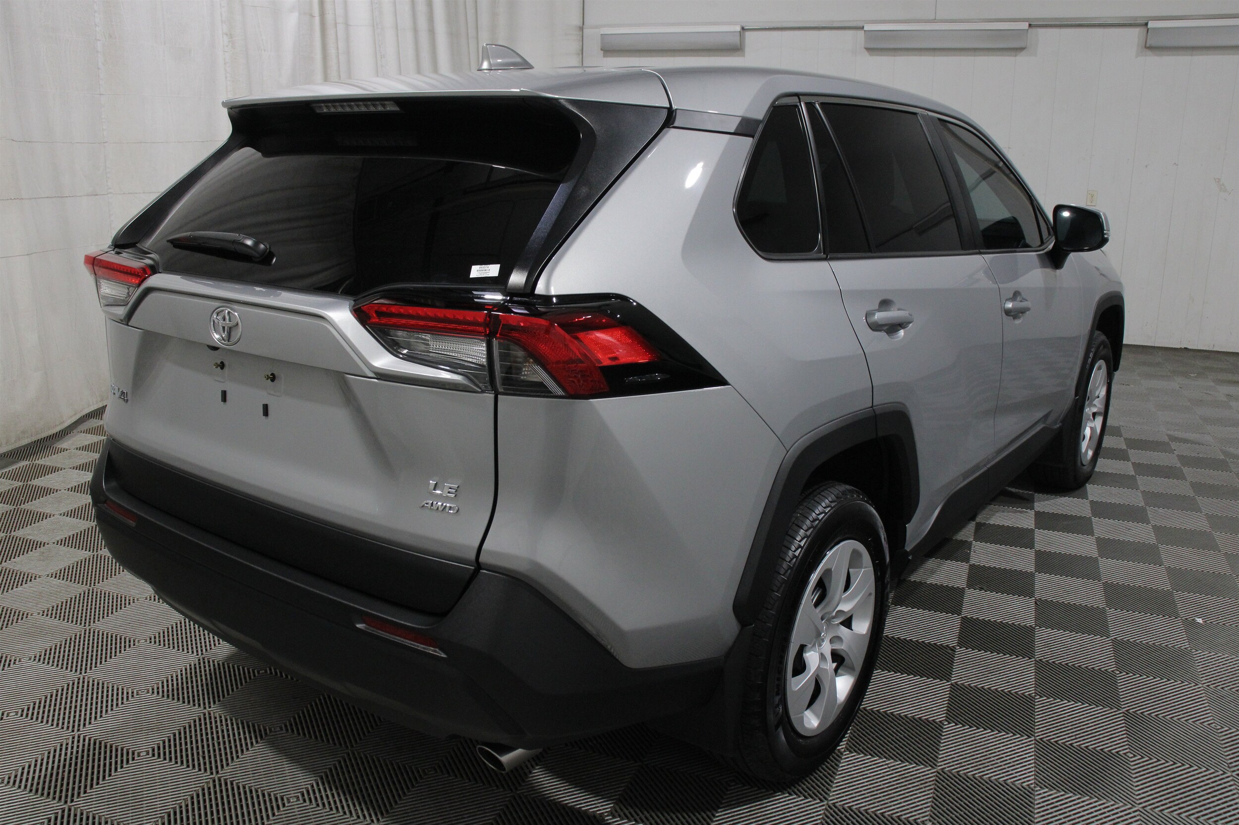 2025 Toyota RAV4 LE - Photo 32