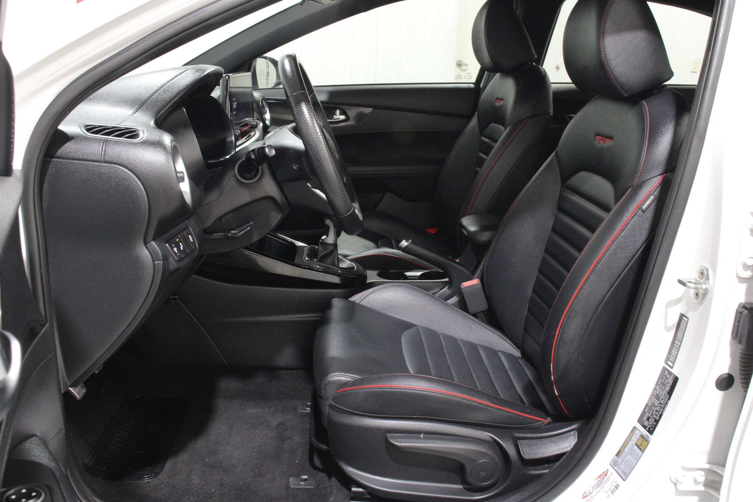 2023 Kia Forte GT photo 3