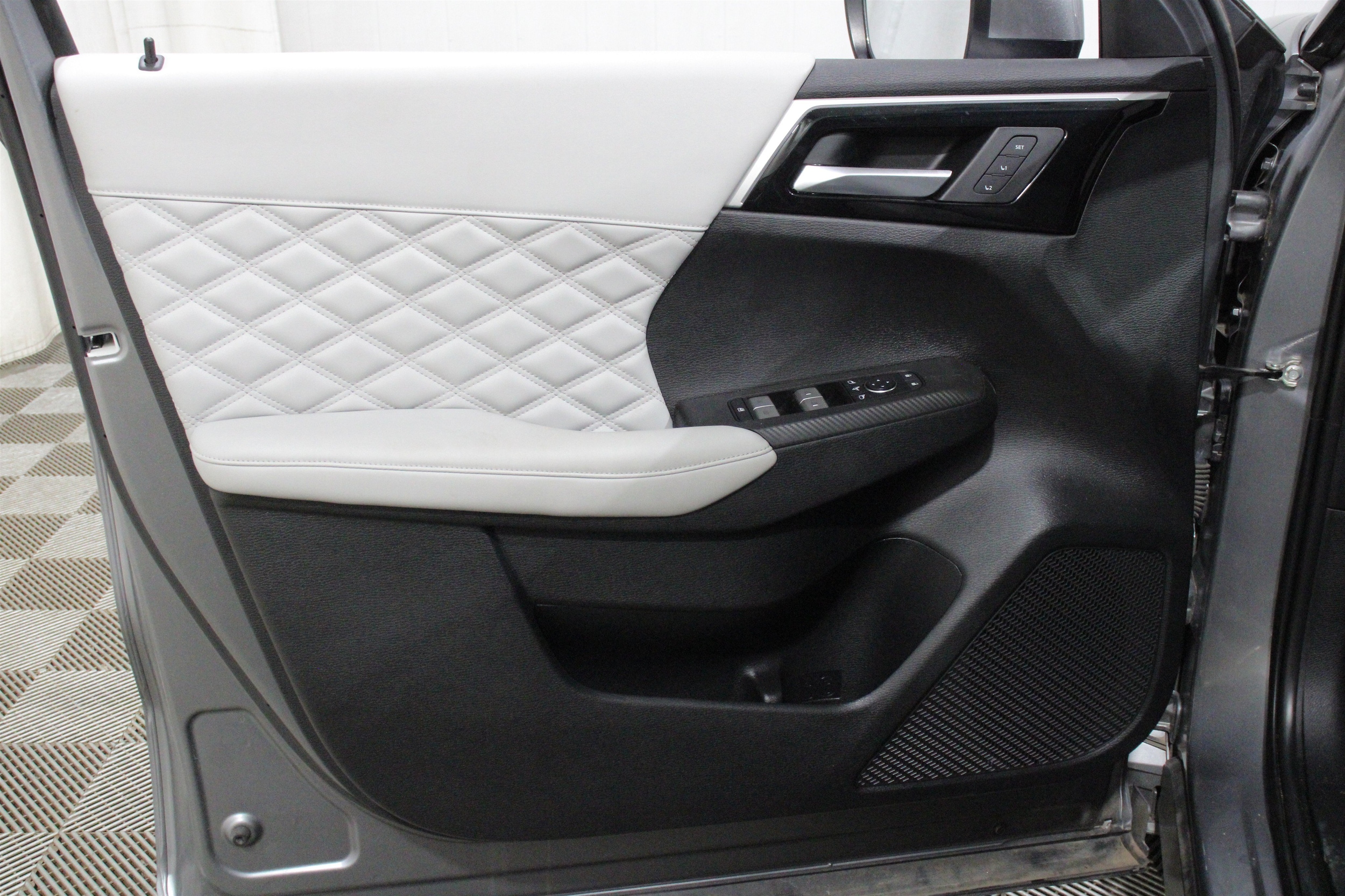 2023 Mitsubishi Outlander Plug-In Hybrid SEL - Photo 6