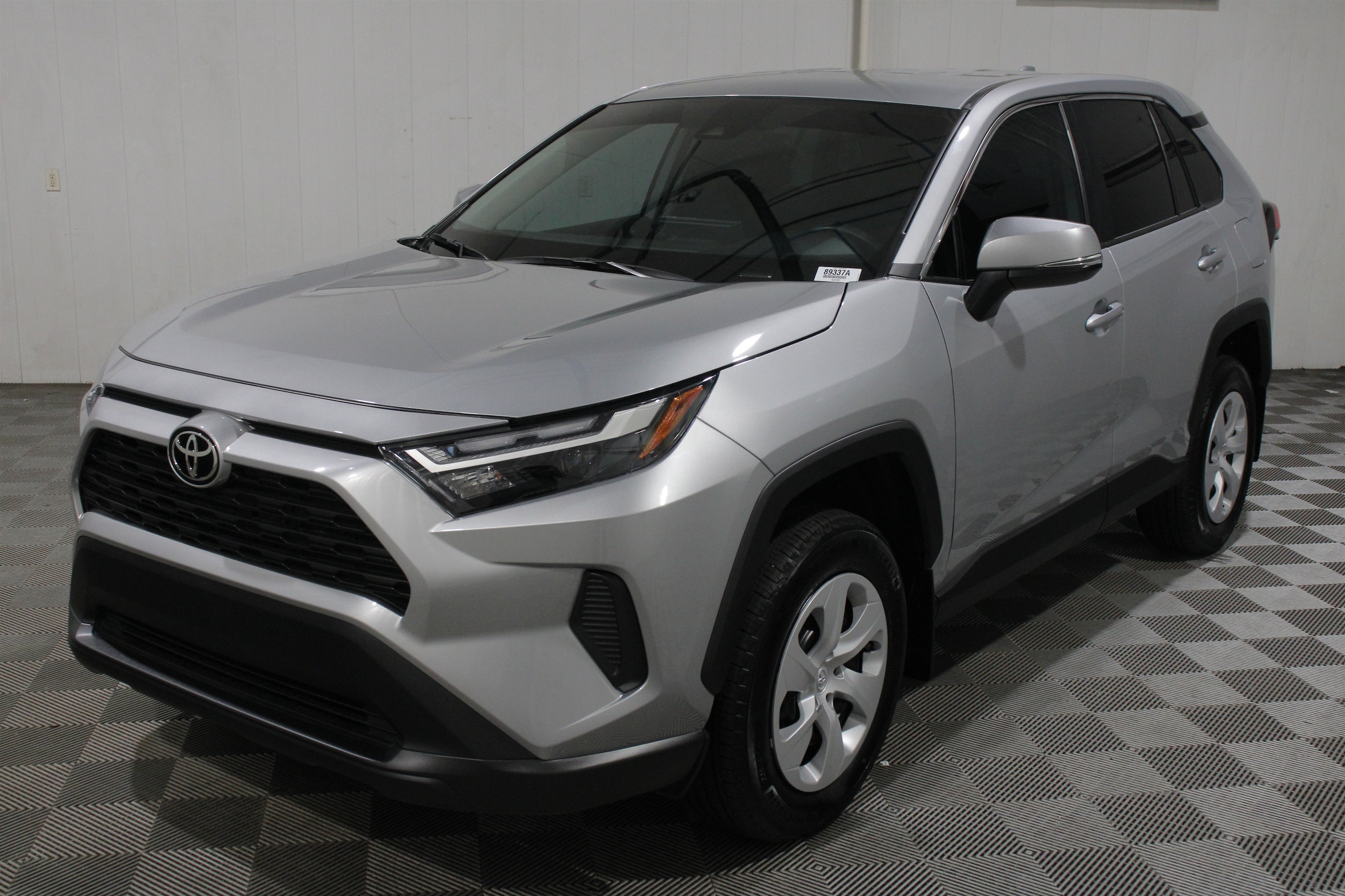 2025 Toyota RAV4 LE - Photo 36