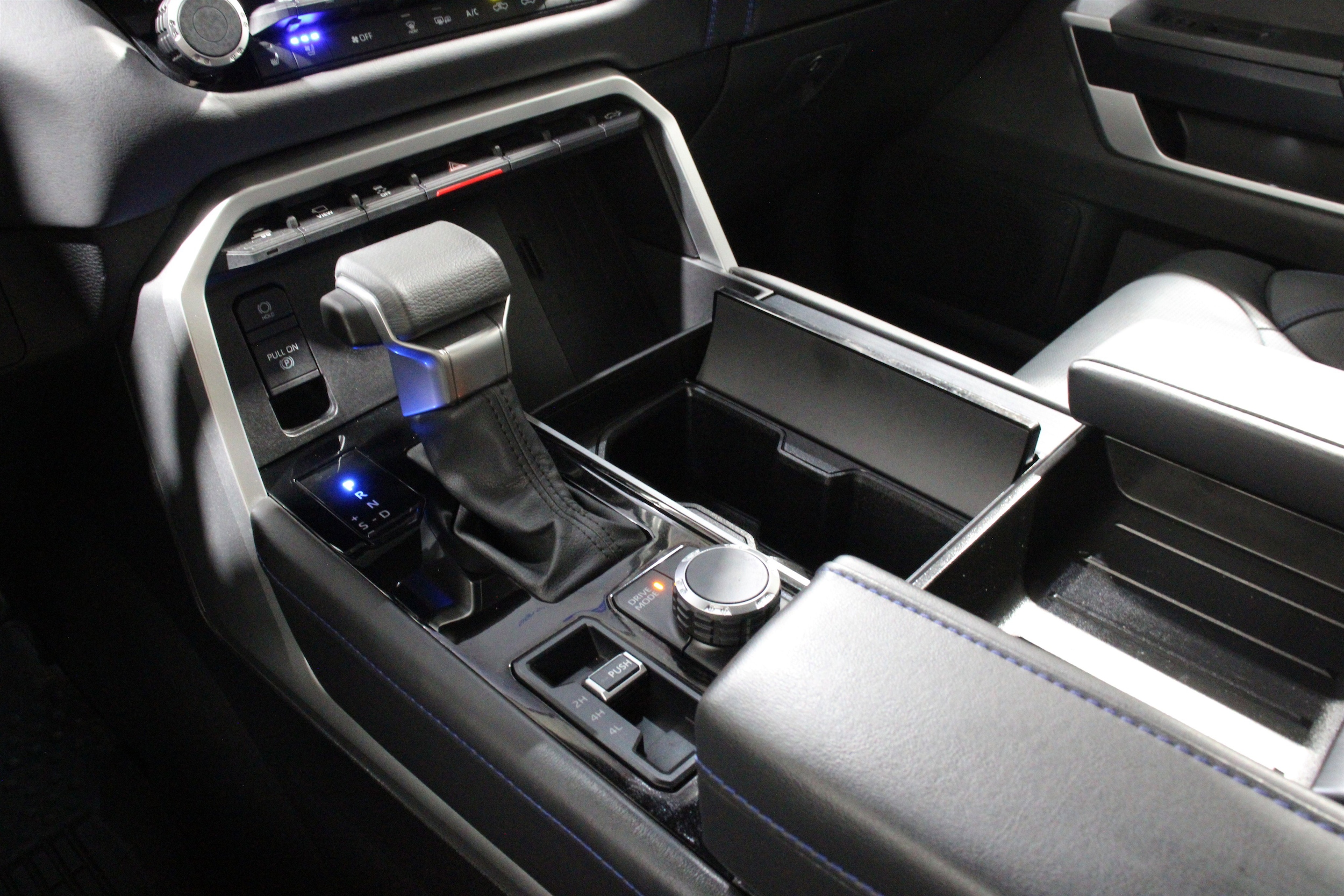 2025 Toyota Tundra Platinum - Photo 18