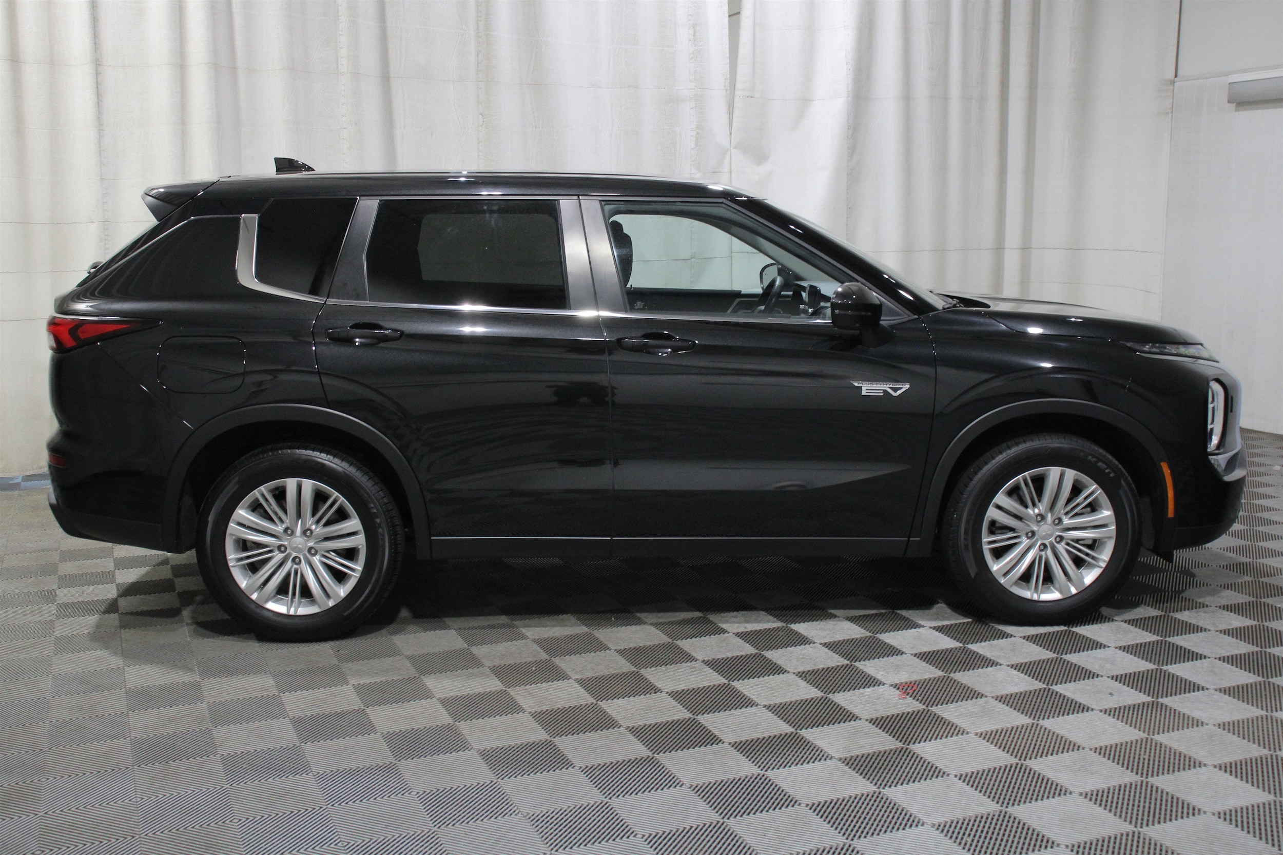 2024 Mitsubishi Outlander Plug-in Hybrid ES - Photo 35