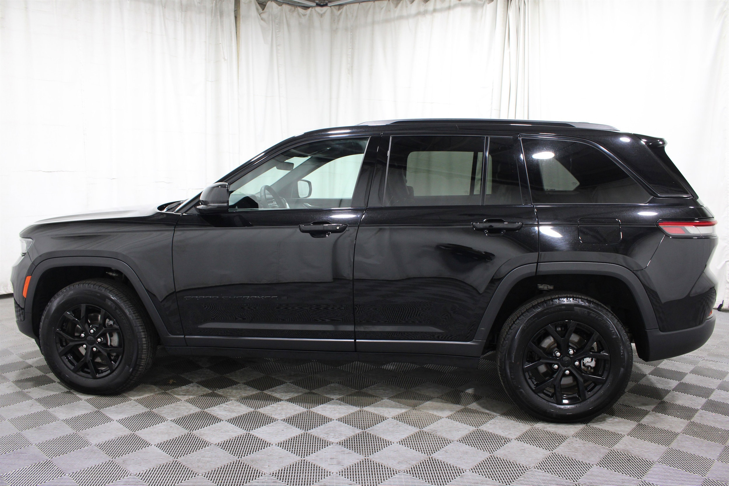 2025 Jeep Grand Cherokee Altitude - Photo 32