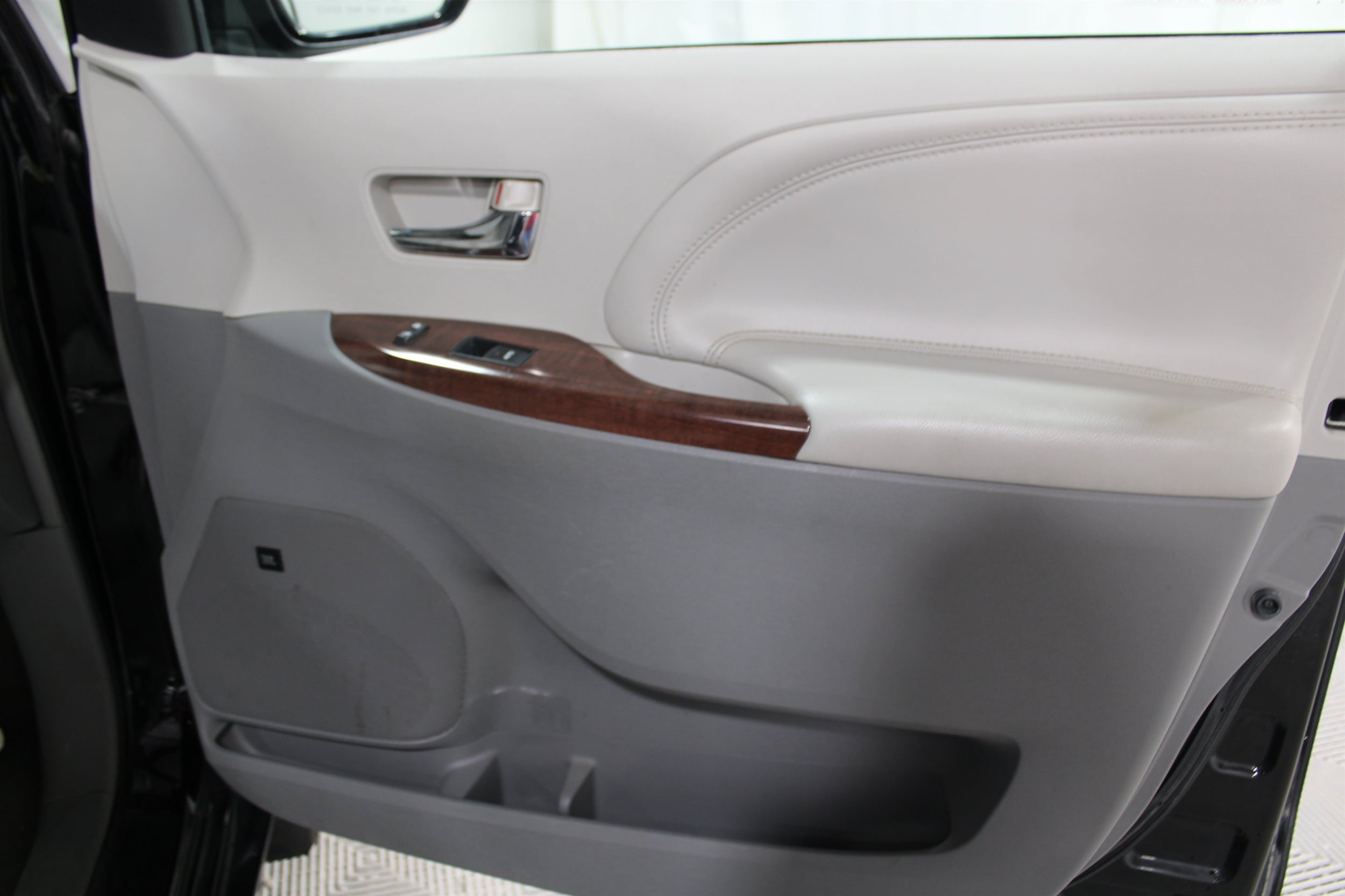 2014 Toyota Sienna Limited - Photo 27