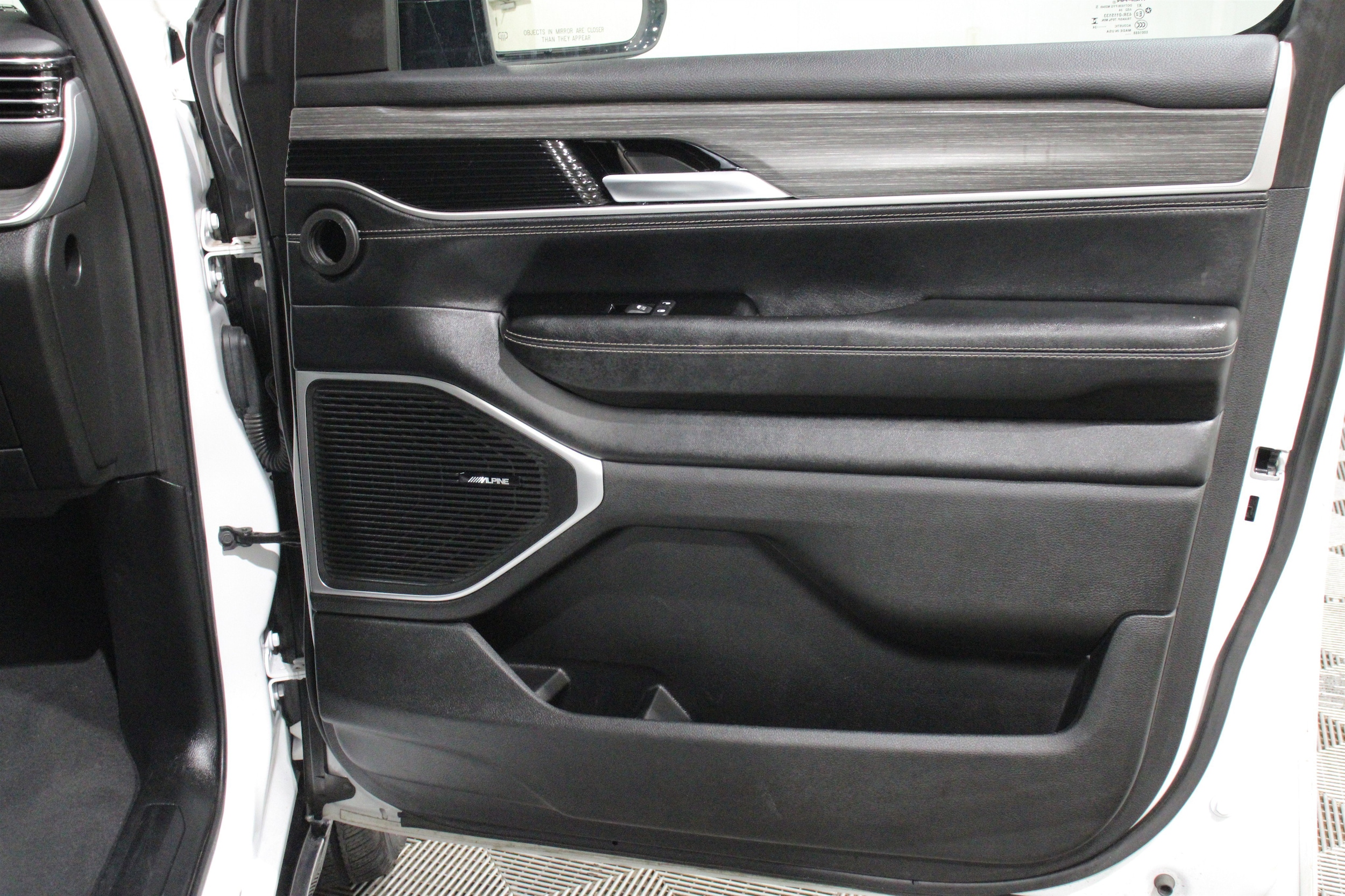 2024 Jeep Wagoneer L Series II - Photo 32