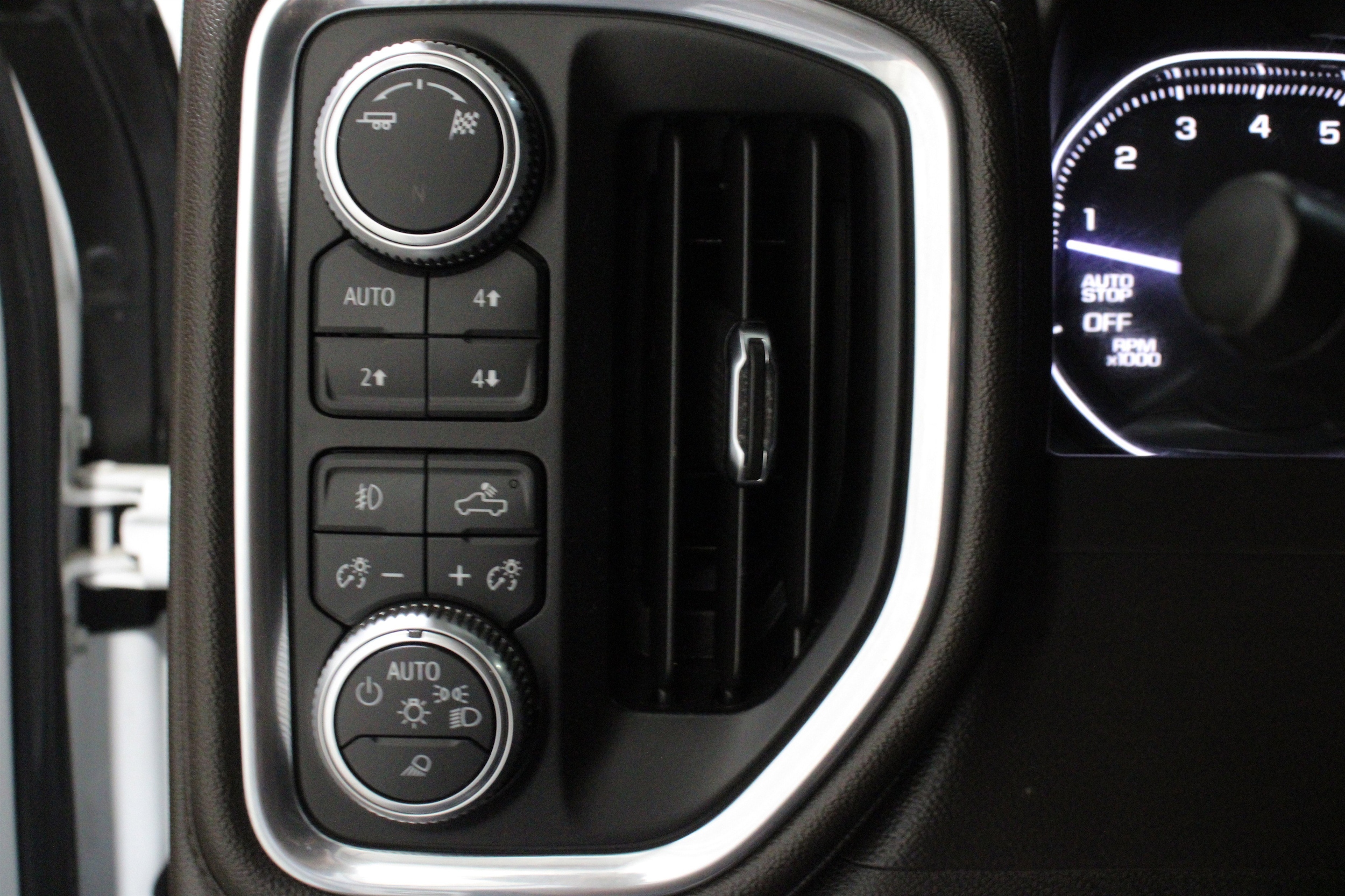 2019 GMC Sierra 1500 SLT - Photo 11