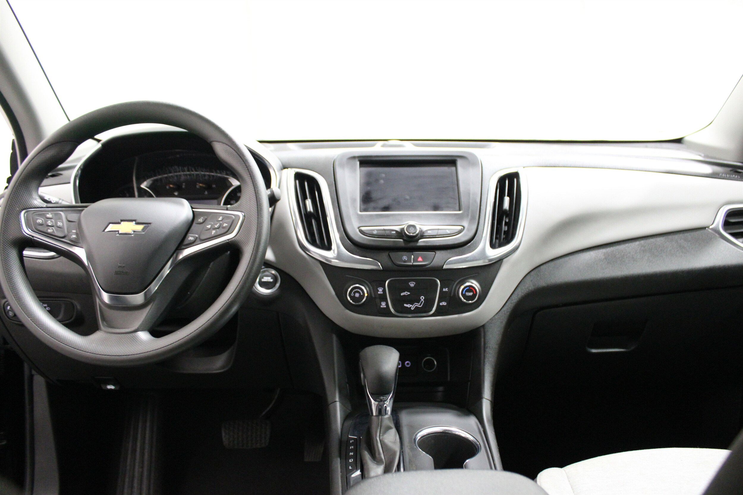 2024 Chevrolet Equinox LS photo 2