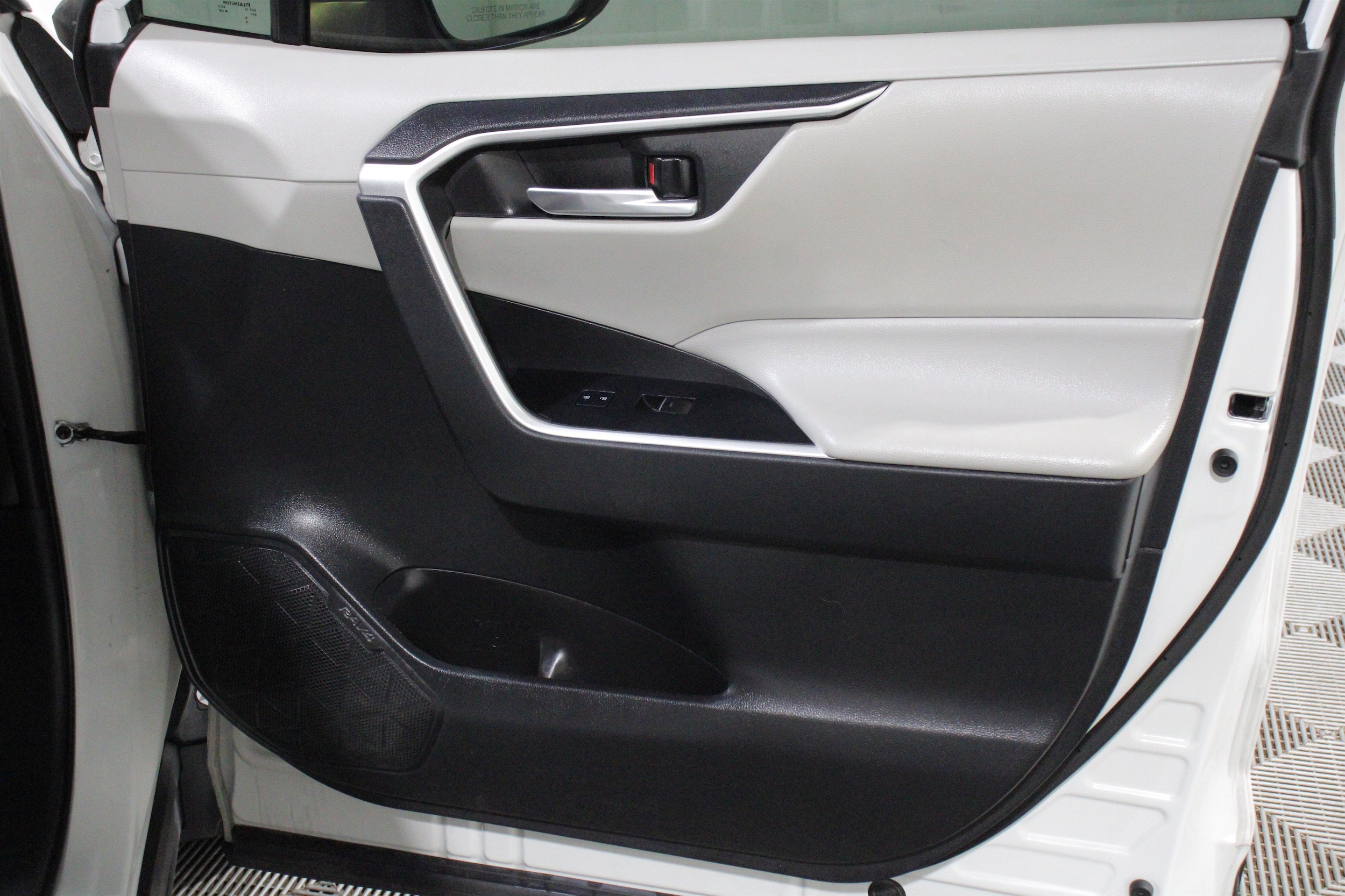 2022 Toyota RAV4 XLE - Photo 29