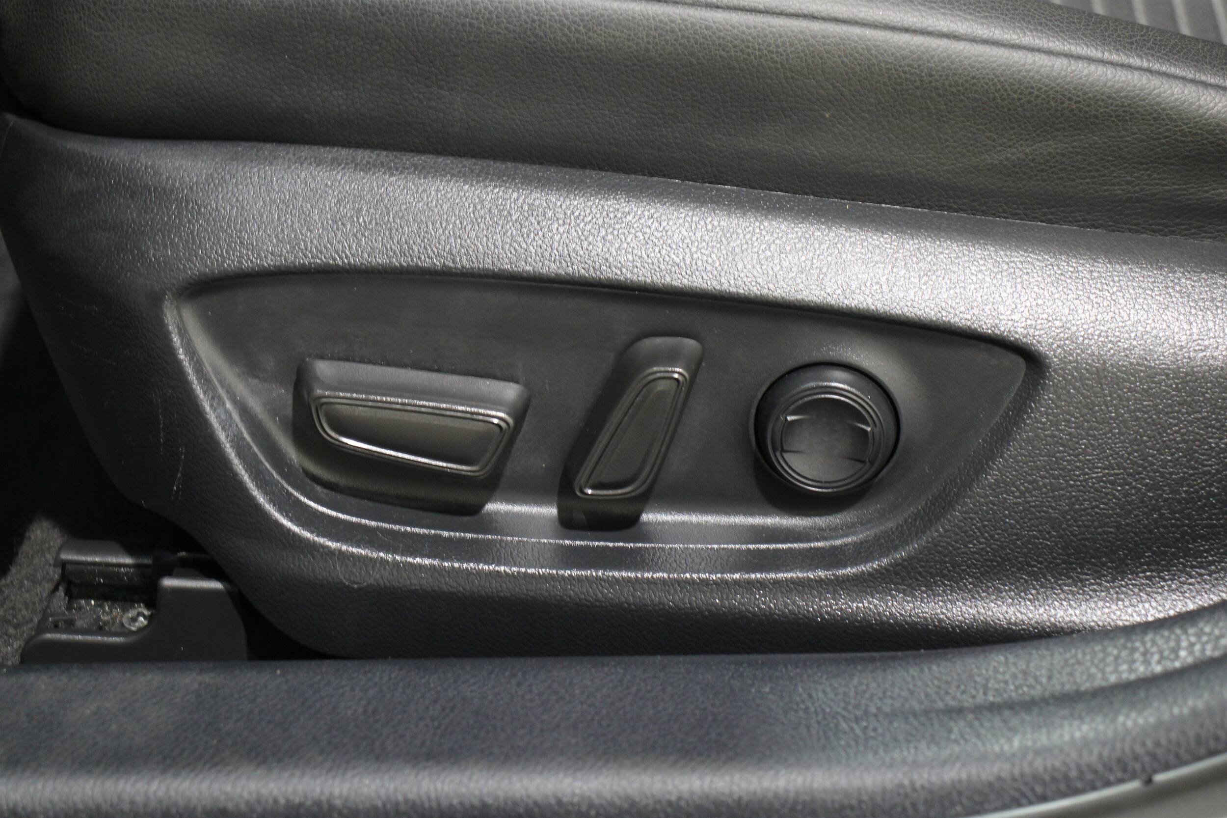 2023 Toyota Camry SE photo 3