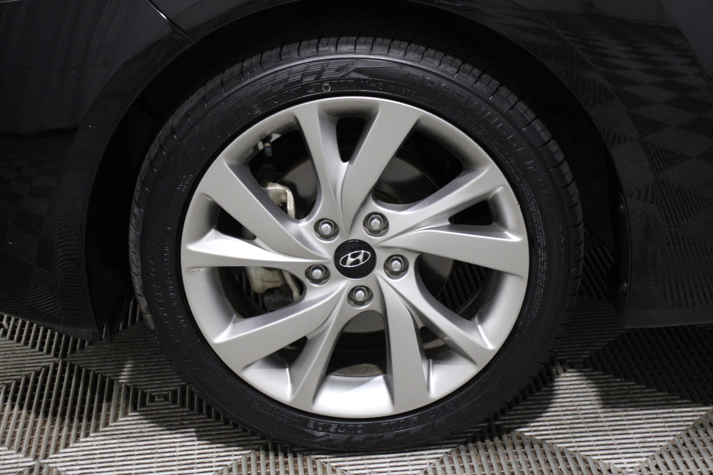 2016 Hyundai Veloster Base - Photo 35