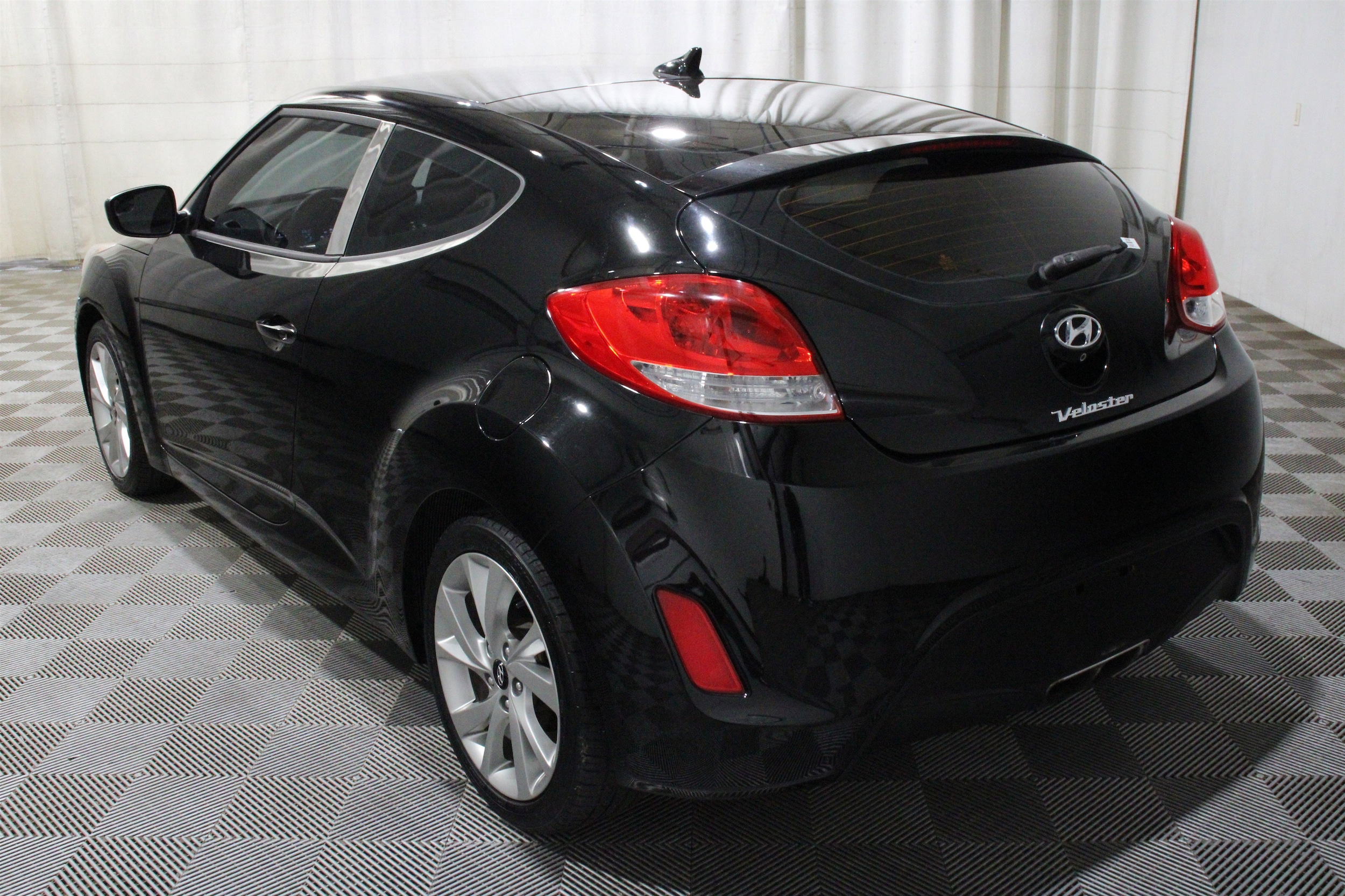 2016 Hyundai Veloster Base - Photo 31