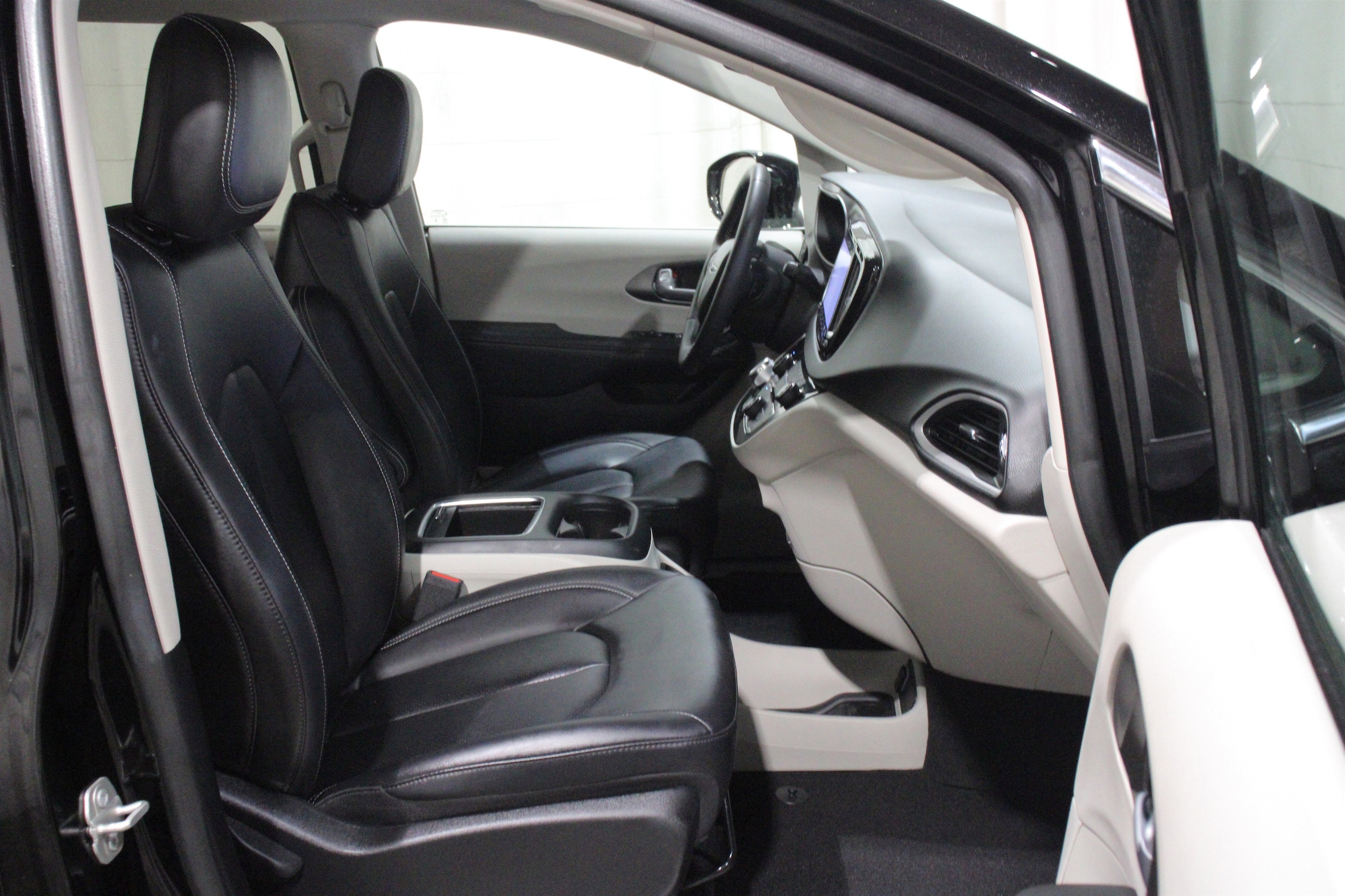 2024 Chrysler Pacifica Touring L - Photo 29