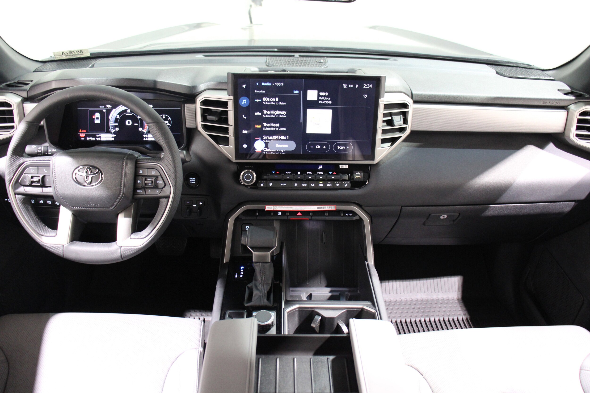 2025 Toyota Tundra Limited CrewMax photo 2