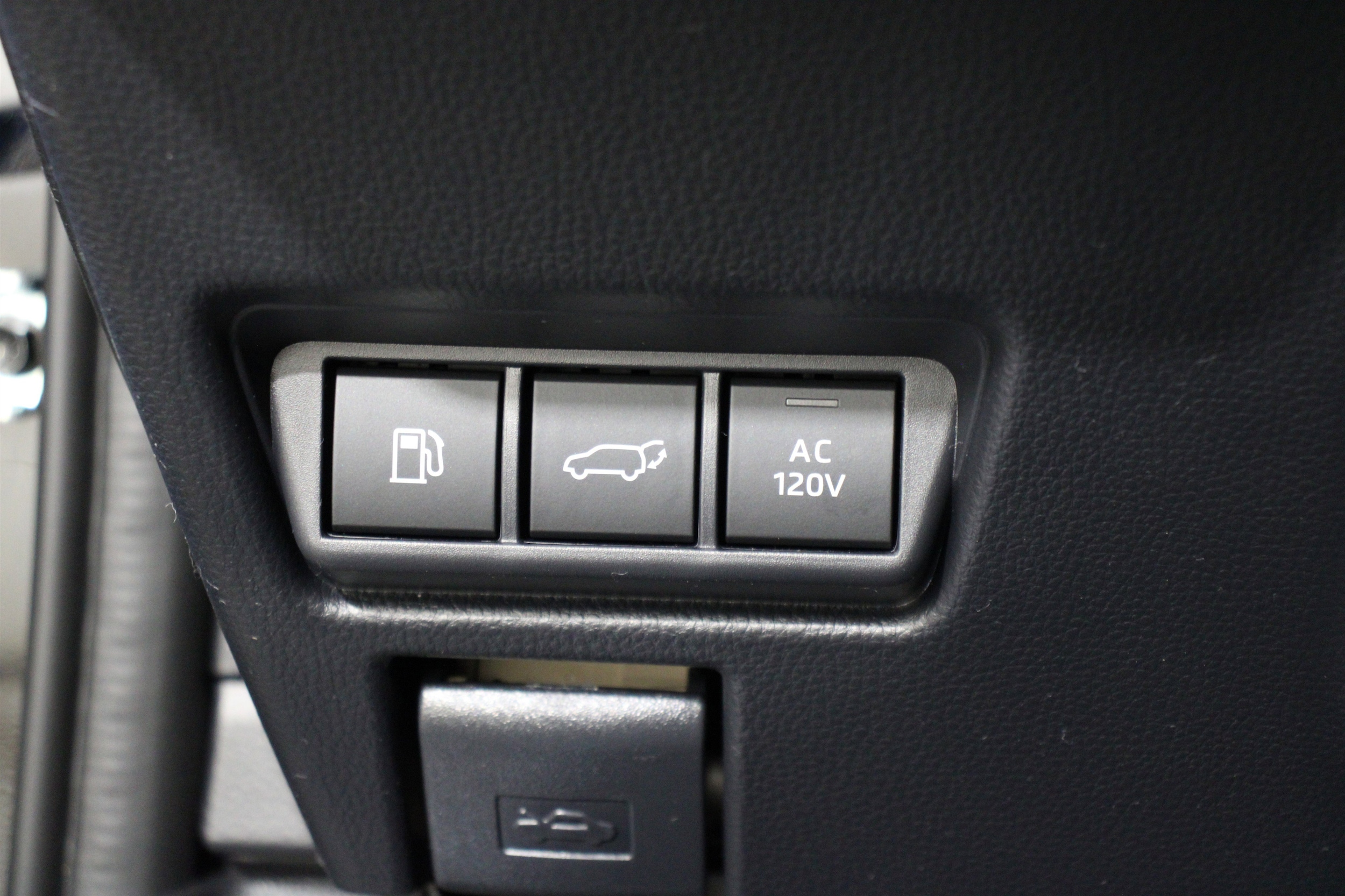 2026 Toyota Prius Plug-in Hybrid XSE Premium - Photo 10
