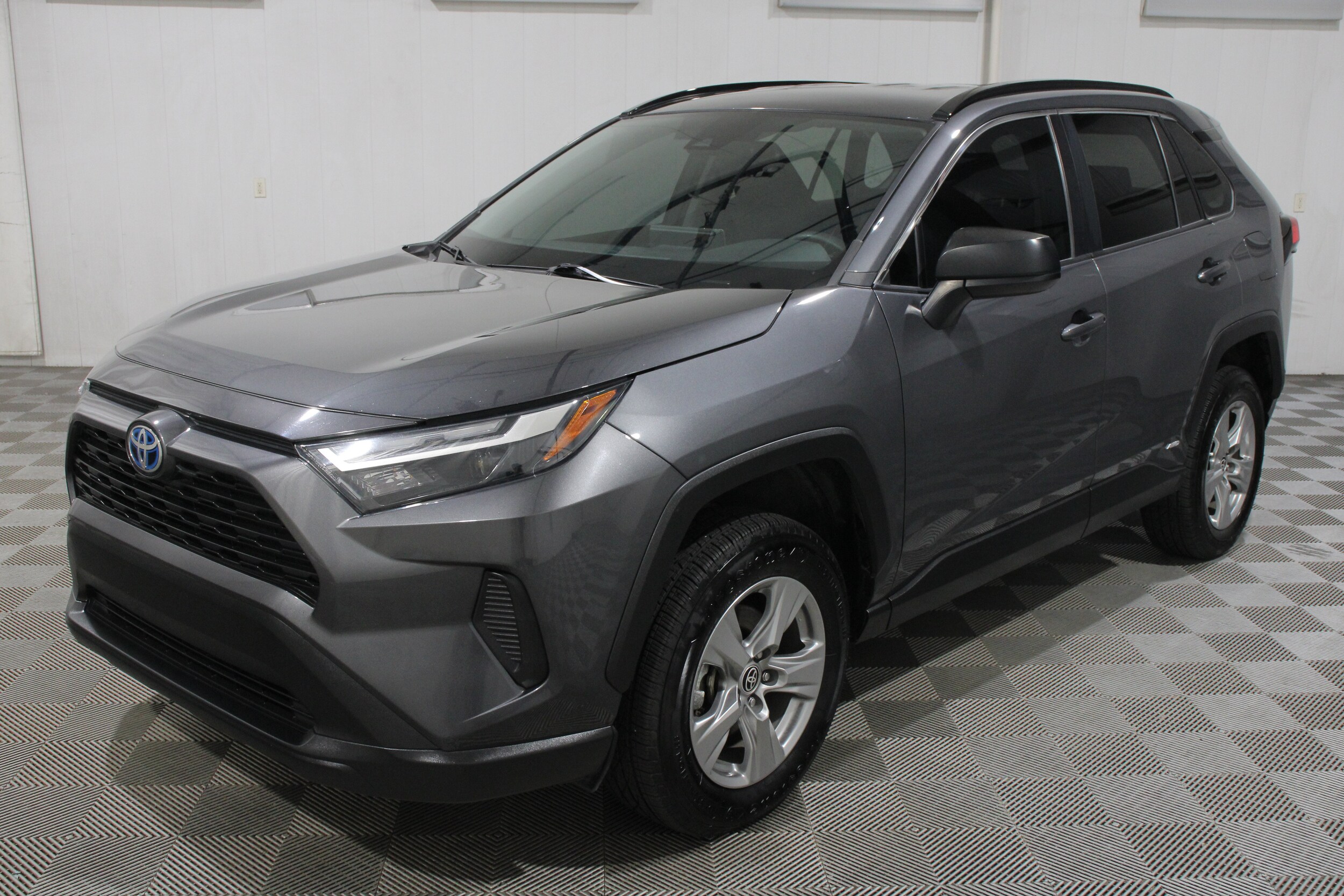 2024 Toyota RAV4 LE - Photo 35
