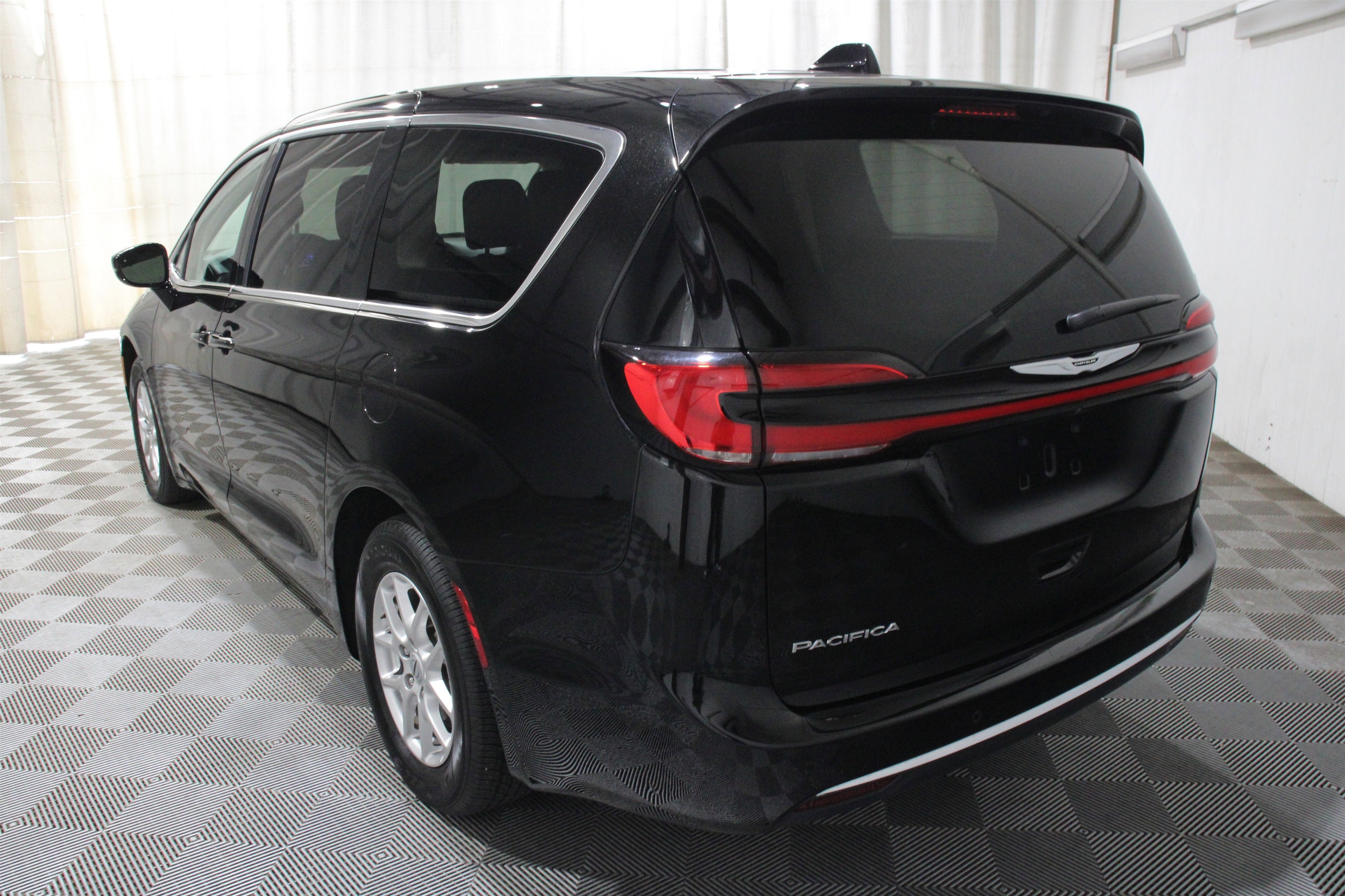 2024 Chrysler Pacifica Touring L - Photo 36