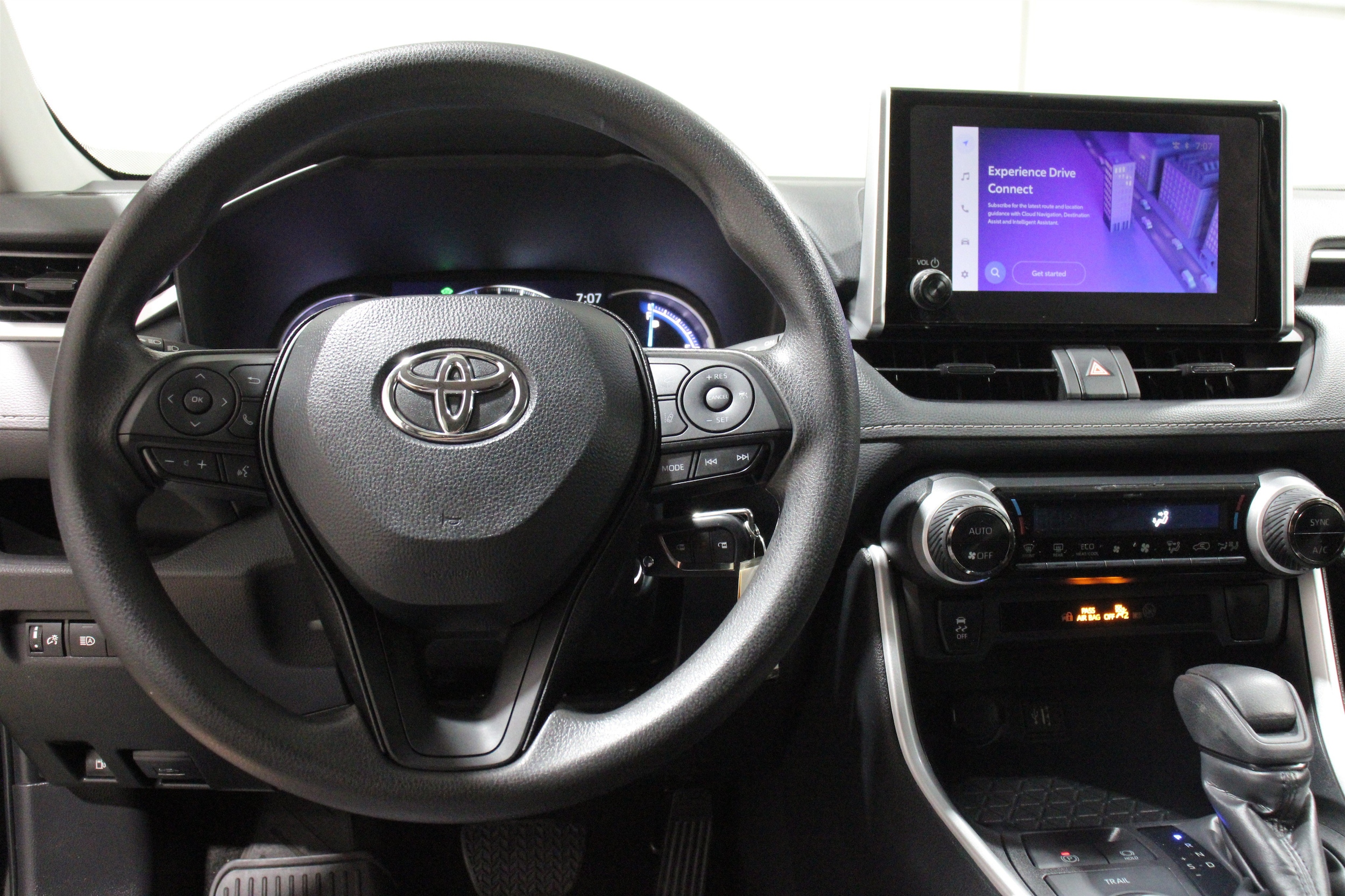 2024 Toyota RAV4 LE - Photo 8