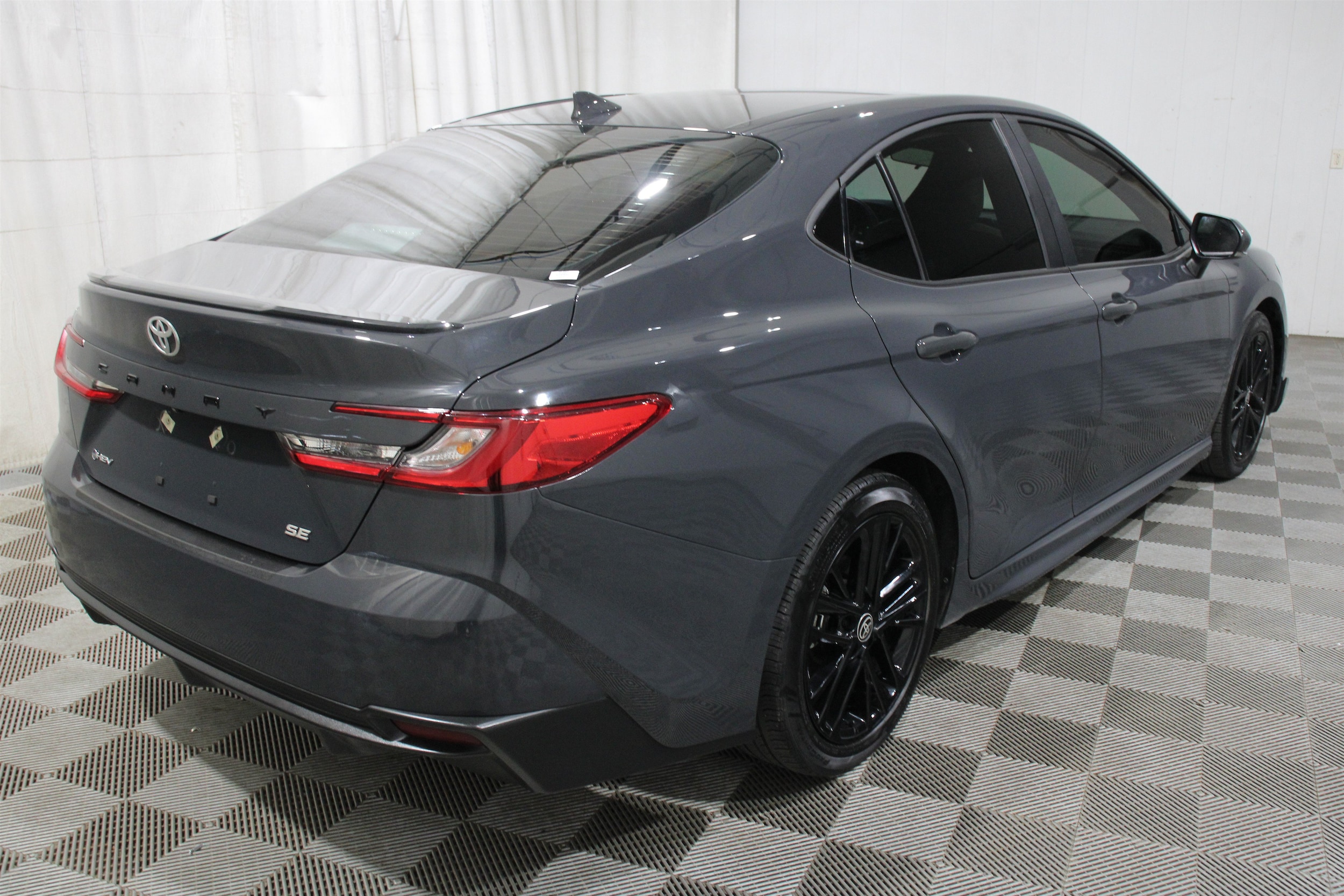 2025 Toyota Camry SE - Photo 31