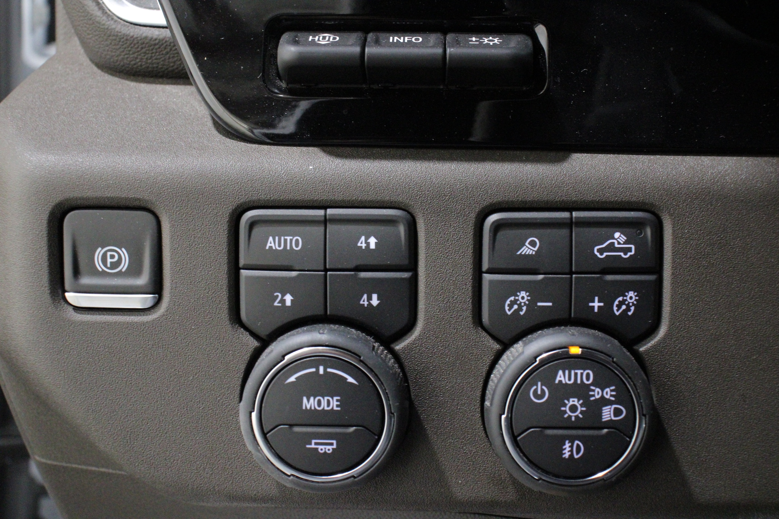 2024 Chevrolet Silverado 1500 LTZ - Photo 11