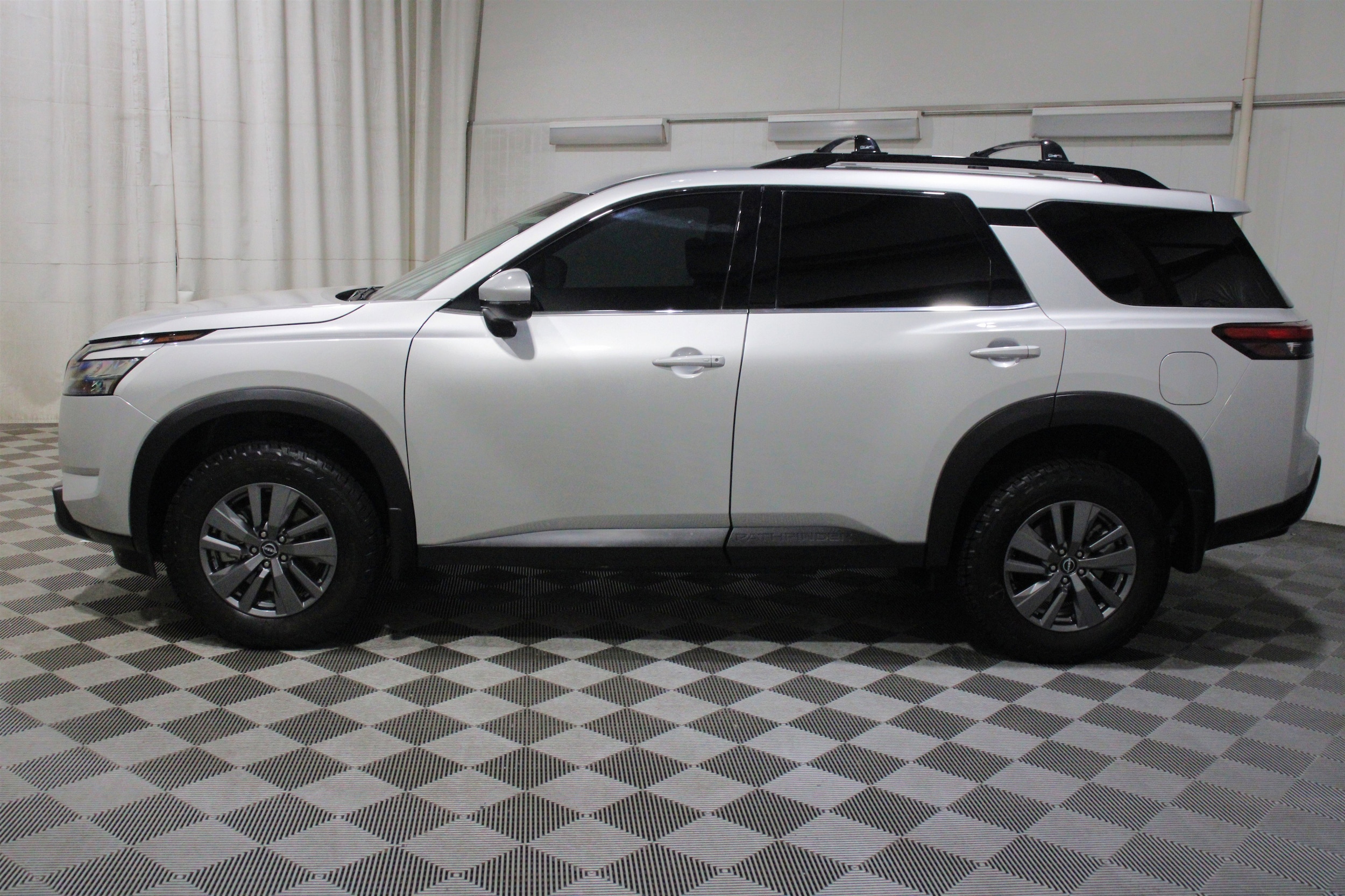 2025 Nissan Pathfinder SV - Photo 38